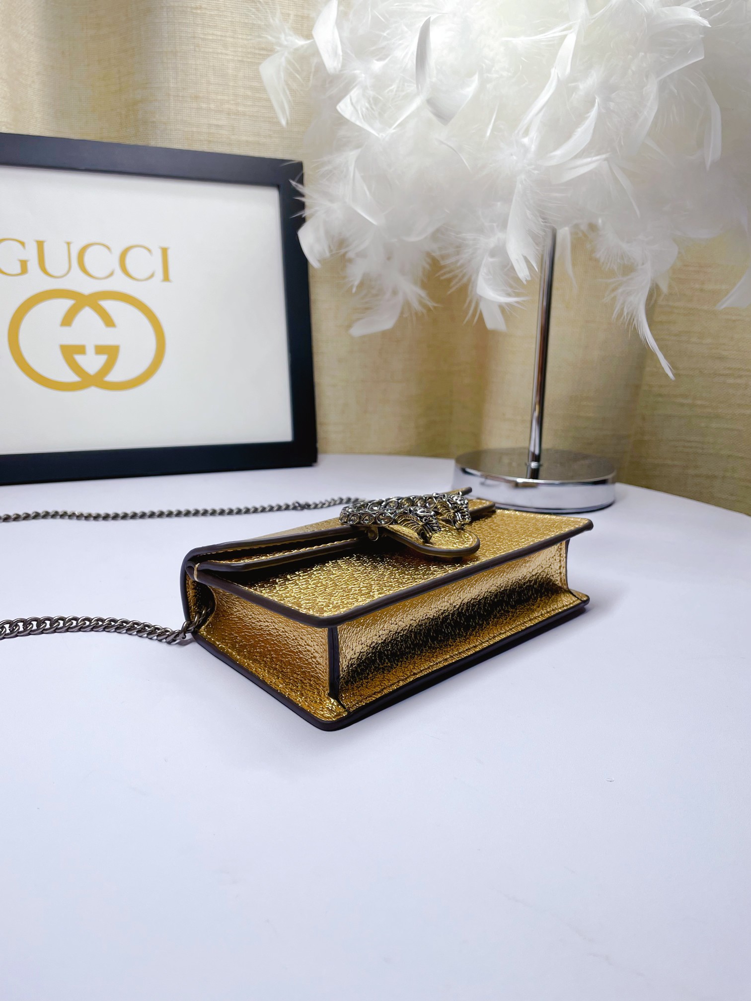  mini G家小酒神💃一个结构性超小型包，可拆掉链子当小手包或钱包使用，钥匙圈的细节可以用来将这个袋子