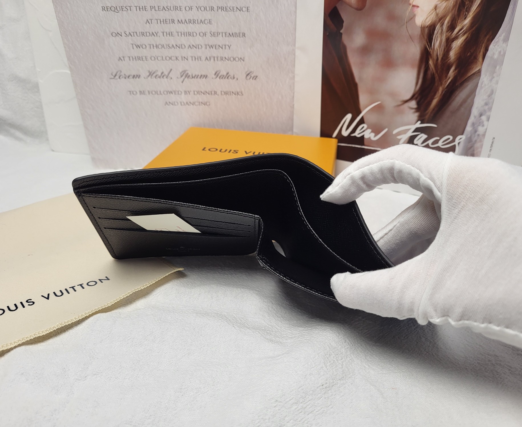 Leather bifold wallet as a gift