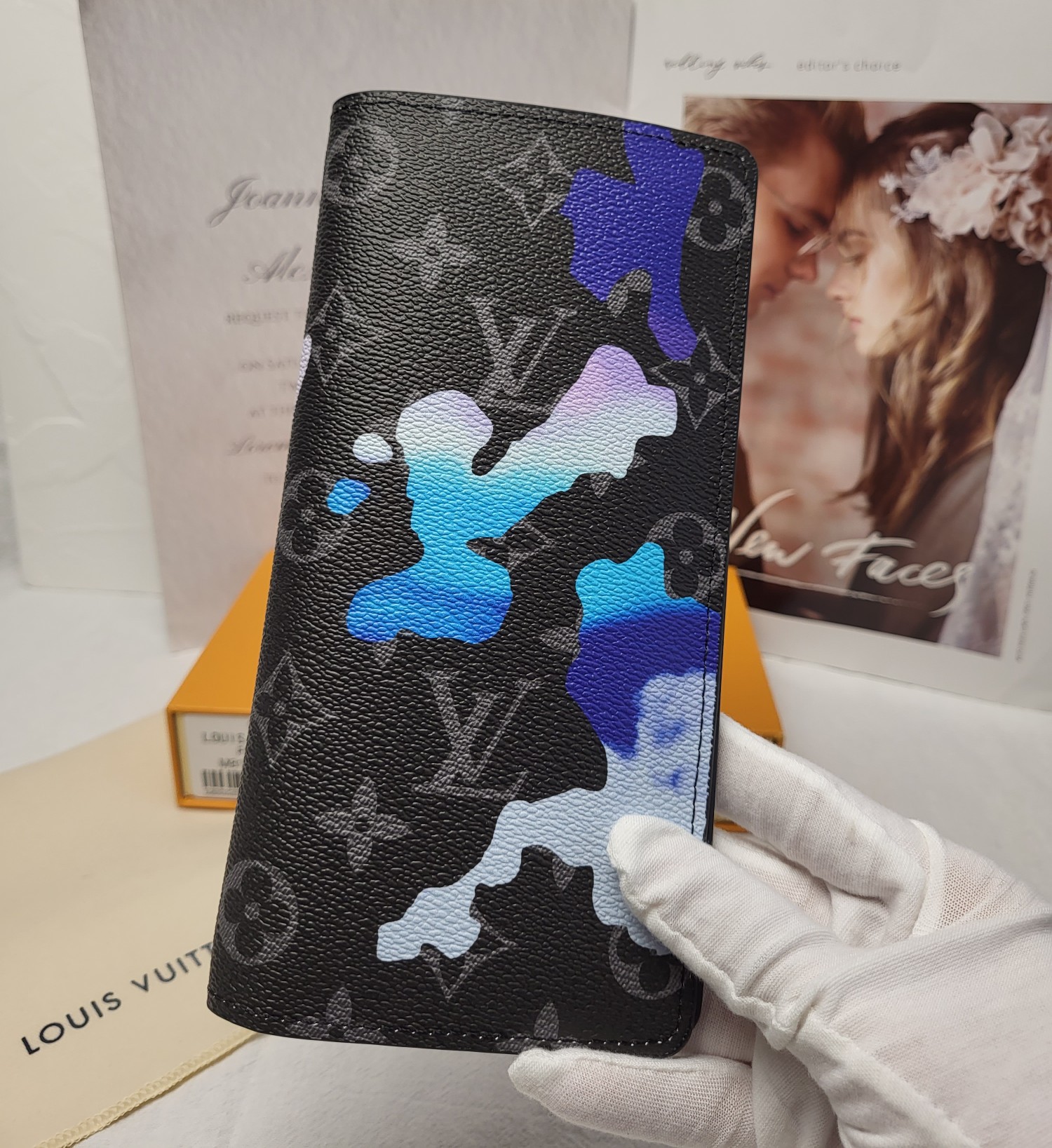 Interior details of the leather bifold wallet.