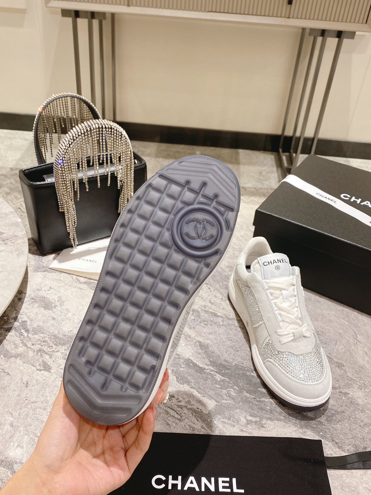 2023ss Chanel CHAN*L alto sentido de lleno de bordado enrejado de diamantes clásico Lo llamo un zapa