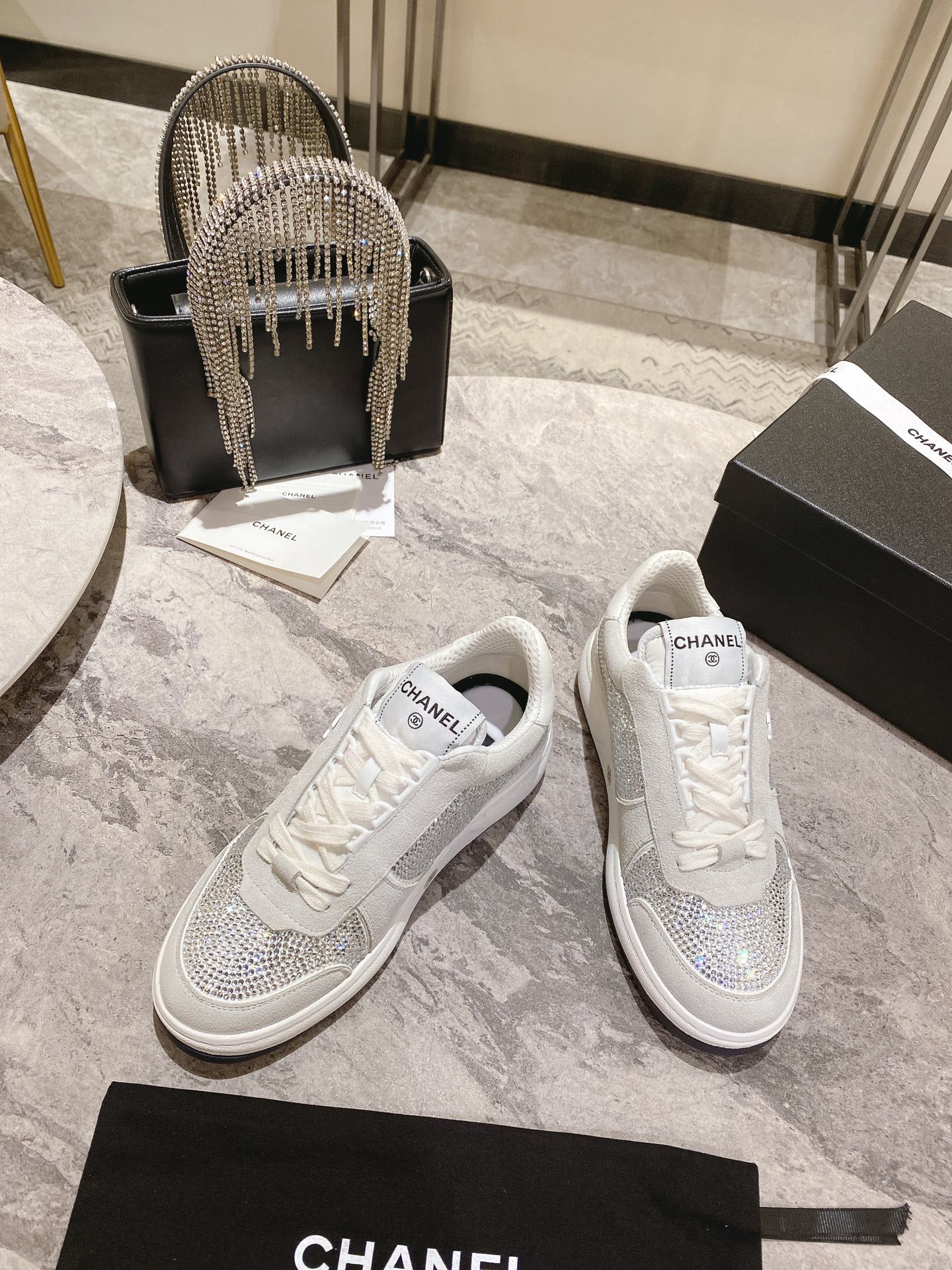2023ss Chanel CHAN*L alto sentido de lleno de bordado enrejado de diamantes clásico Lo llamo un zapa