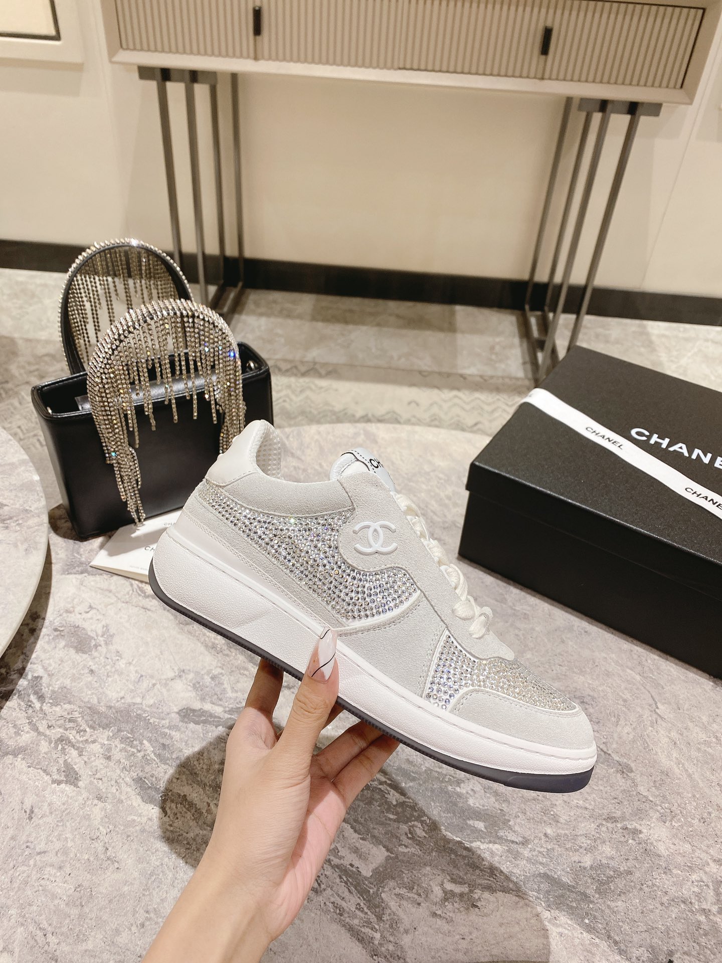2023ss Chanel CHAN*L alto sentido de lleno de bordado enrejado de diamantes clásico Lo llamo un zapa