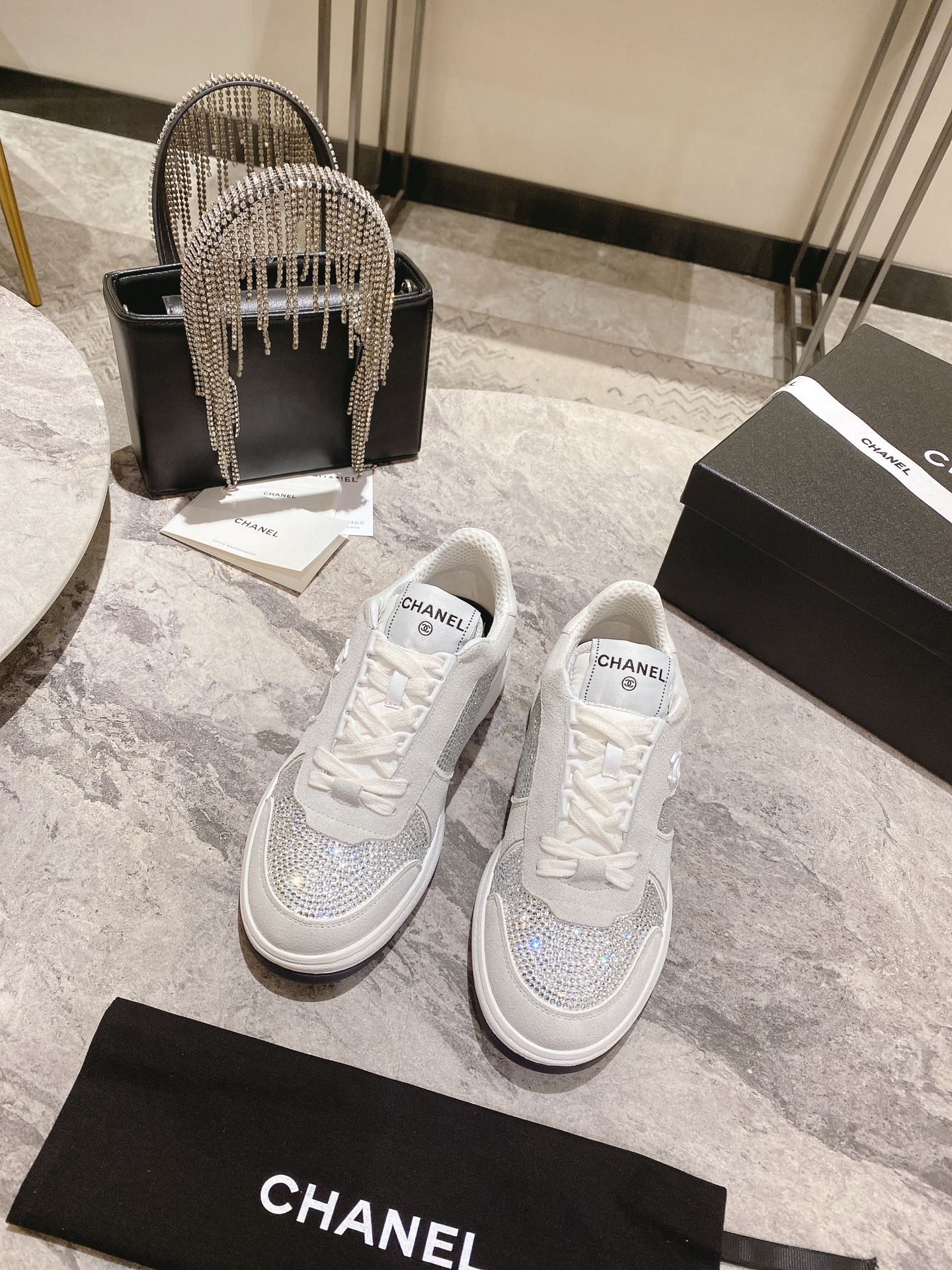 2023ss Chanel CHAN*L alto sentido de lleno de bordado enrejado de diamantes clásico Lo llamo un zapa