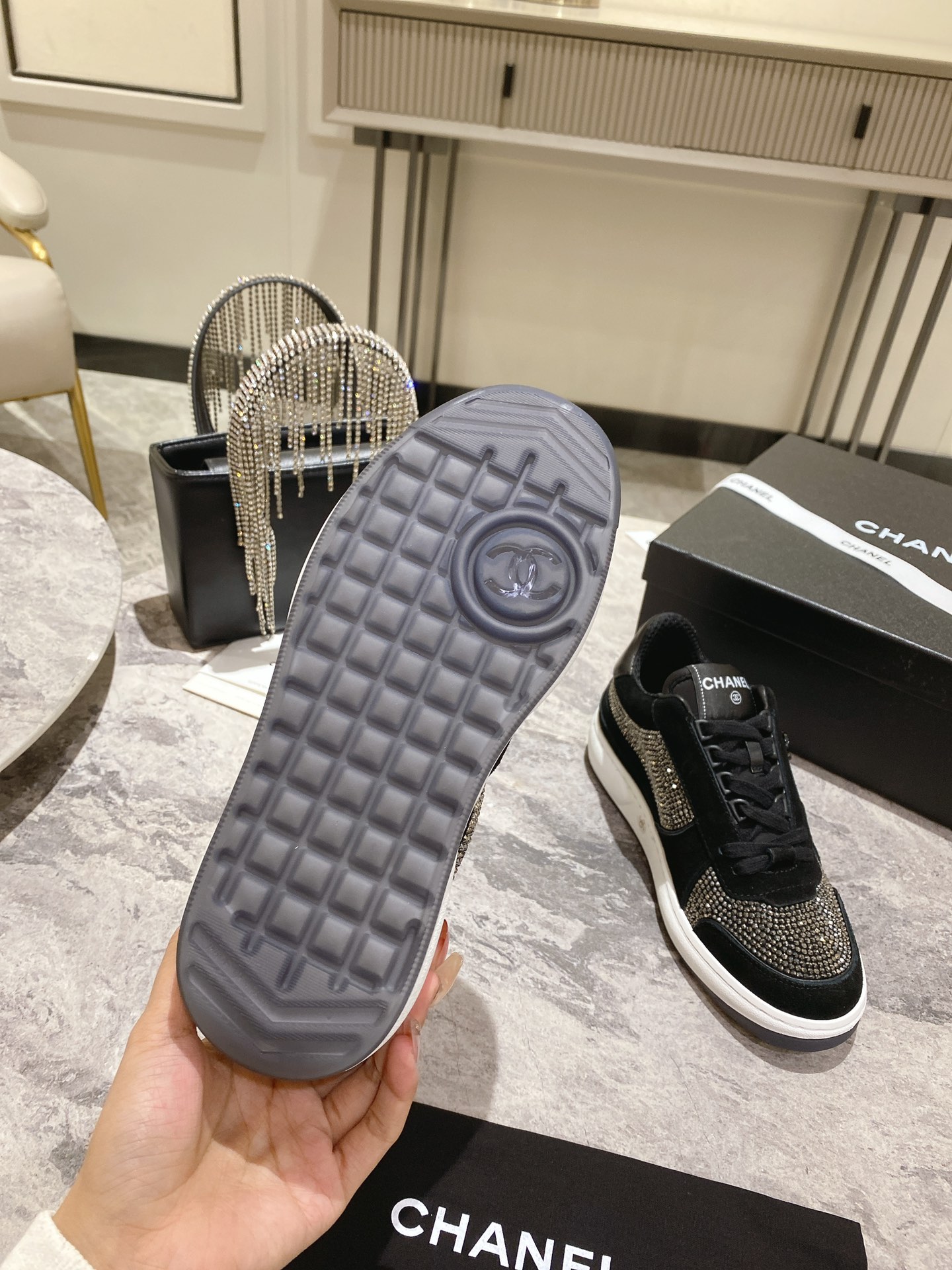2023ss Chanel CHAN*L alto sentido de lleno de bordado enrejado de diamantes clásico Lo llamo un zapa