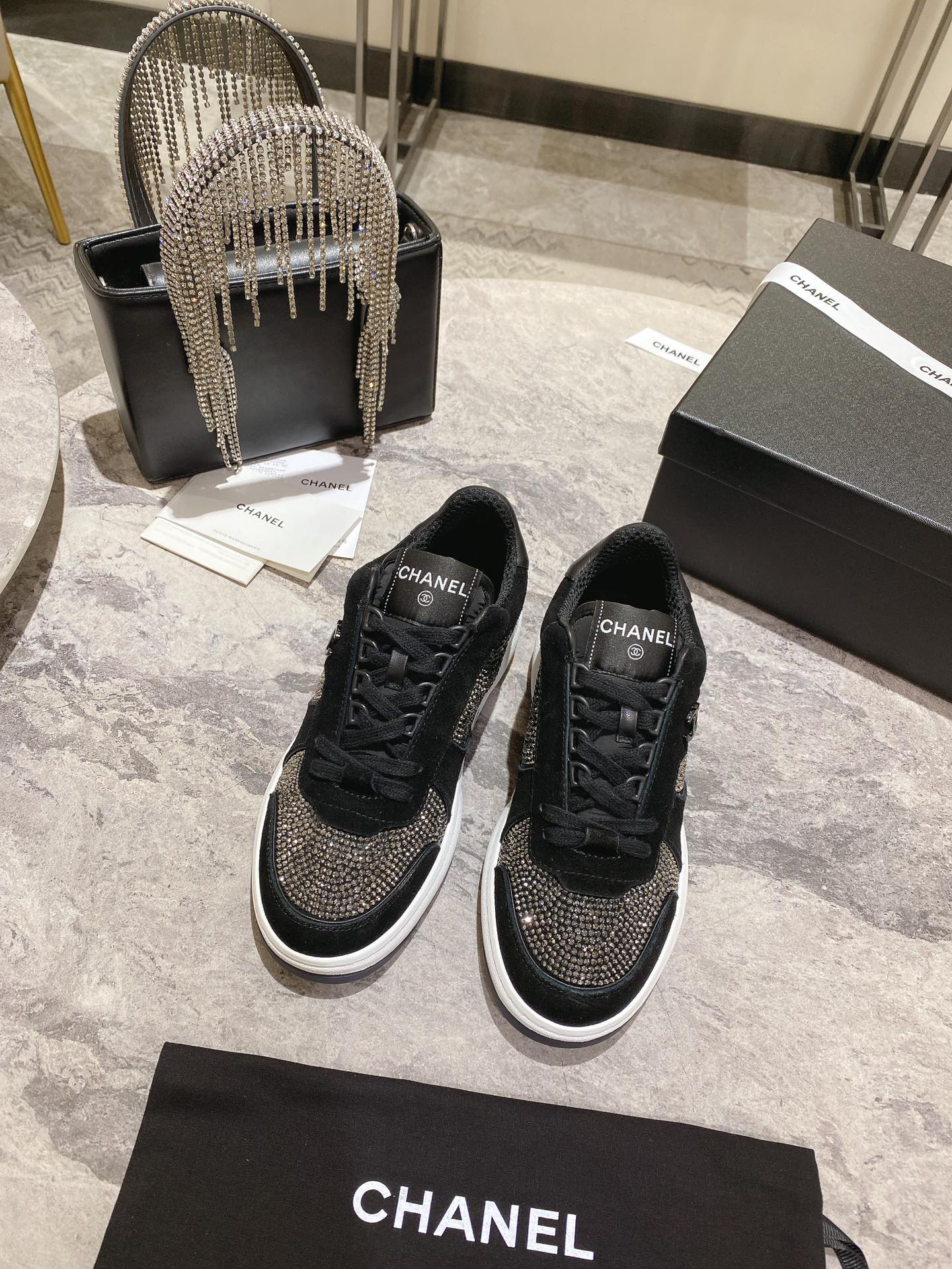 2023ss Chanel CHAN*L alto sentido de lleno de bordado enrejado de diamantes clásico Lo llamo un zapa