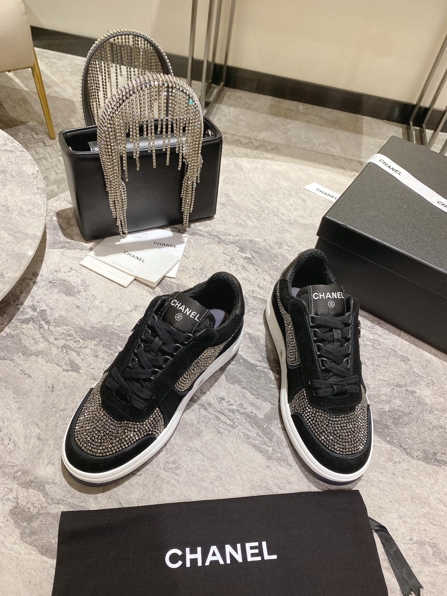 2023ss Chanel CHAN*L alto sentido de lleno de bordado enrejado de diamantes clásico Lo llamo un zapa