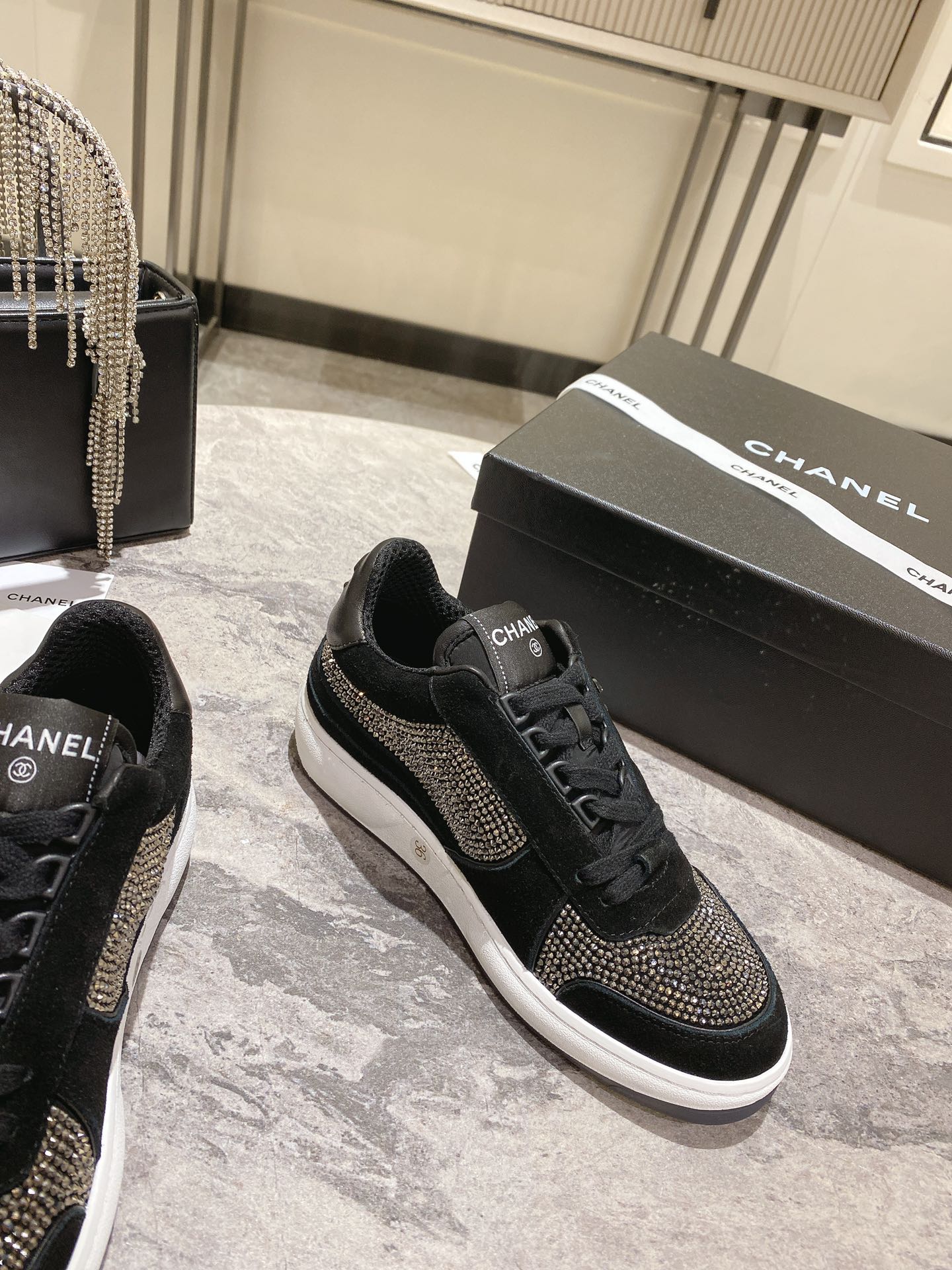 2023ss Chanel CHAN*L alto sentido de lleno de bordado enrejado de diamantes clásico Lo llamo un zapa