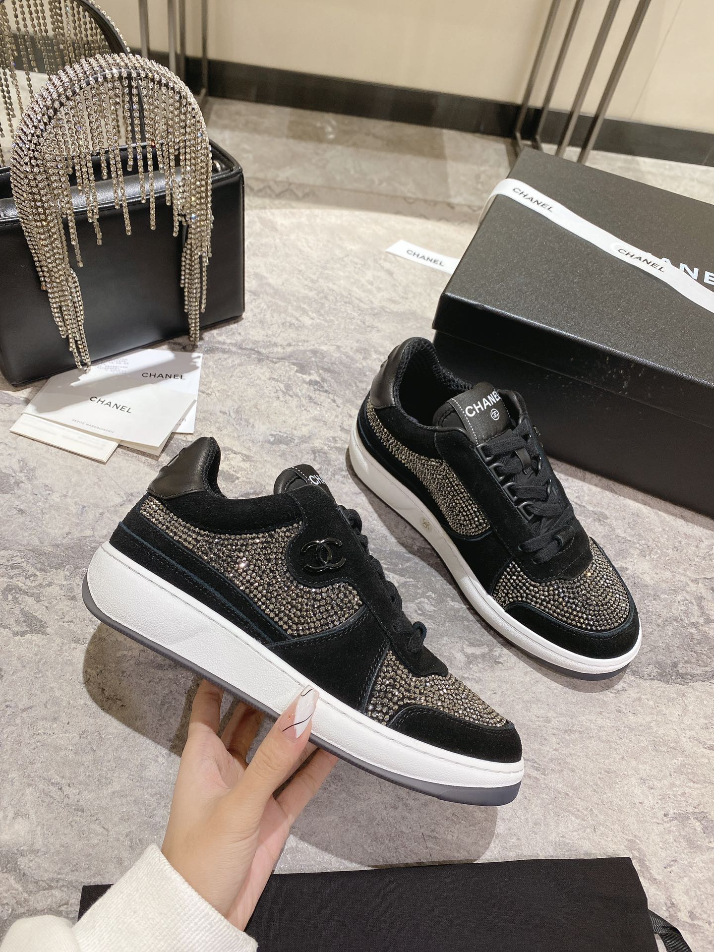 2023ss Chanel CHAN*L alto sentido de lleno de bordado enrejado de diamantes clásico Lo llamo un zapa