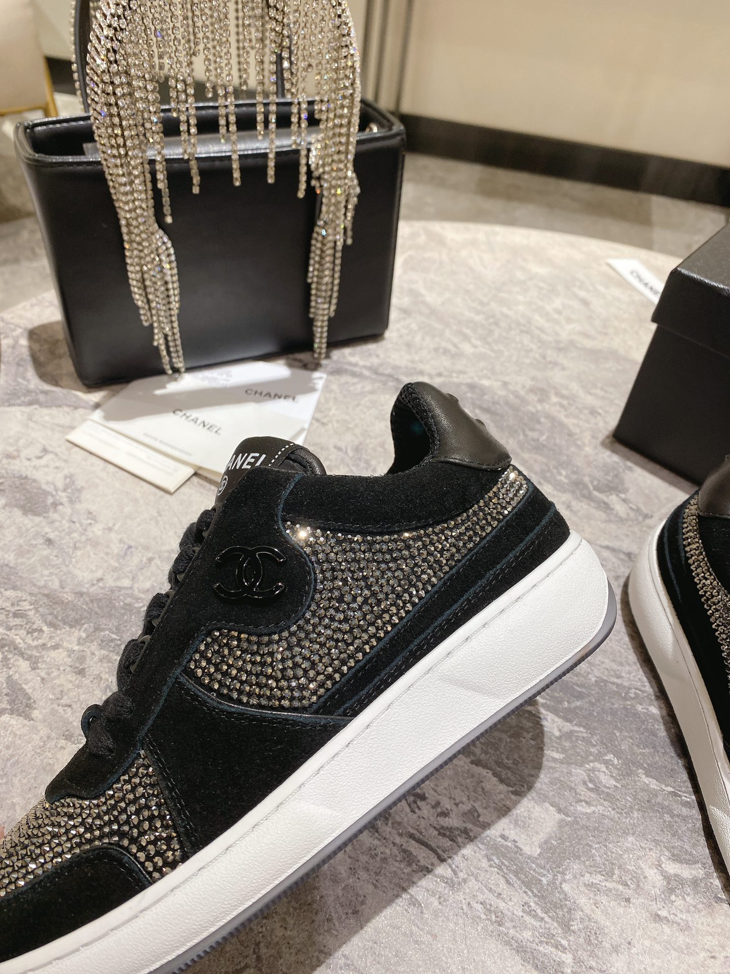 2023ss Chanel CHAN*L alto sentido de lleno de bordado enrejado de diamantes clásico Lo llamo un zapa