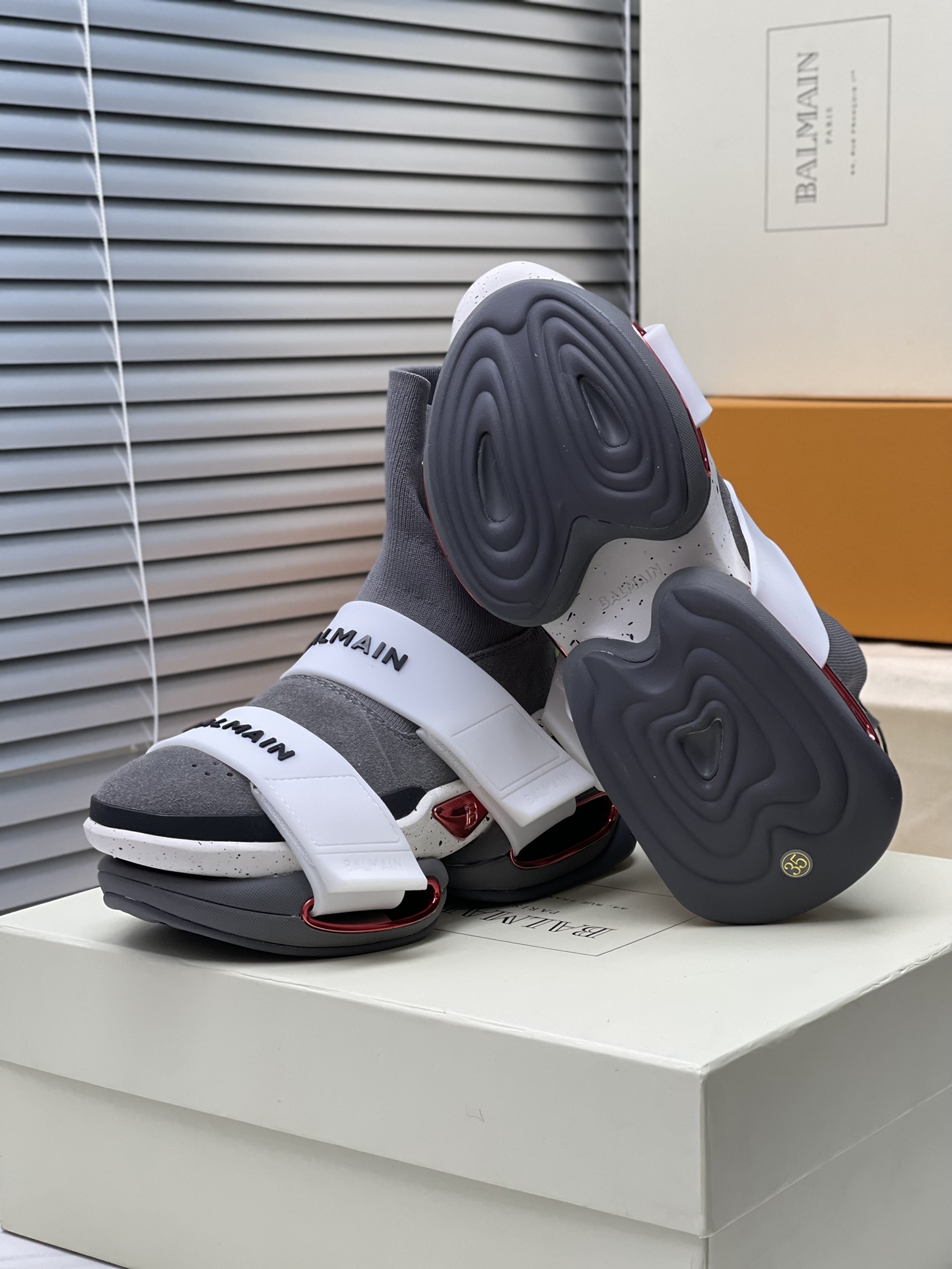 Fashion Offer: Balmain’s Top 2023 Edition Shoes for Modern Beauty and Comfort - 图片 4