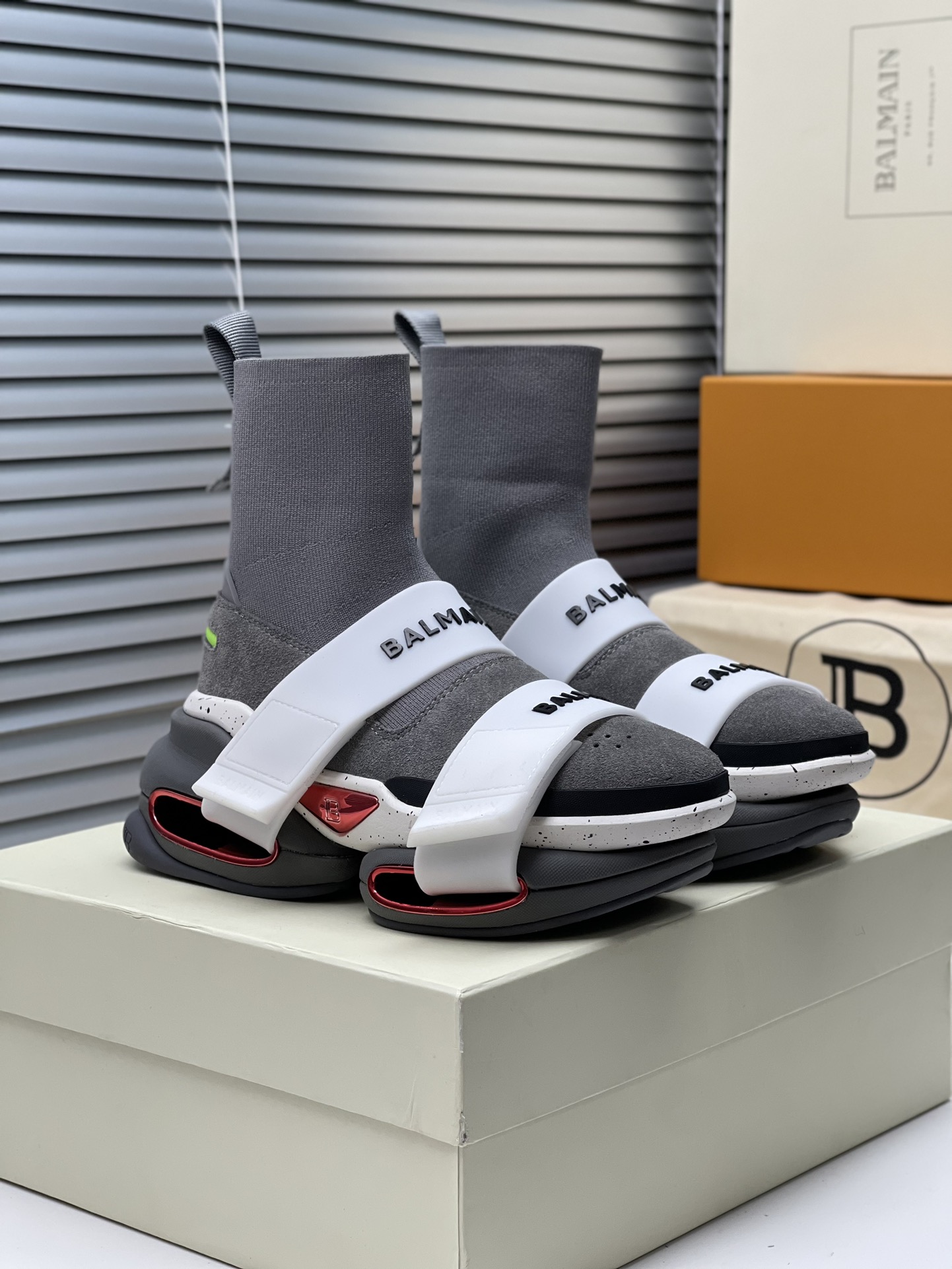 Fashion Offer: Balmain’s Top 2023 Edition Shoes for Modern Beauty and Comfort - 图片 5