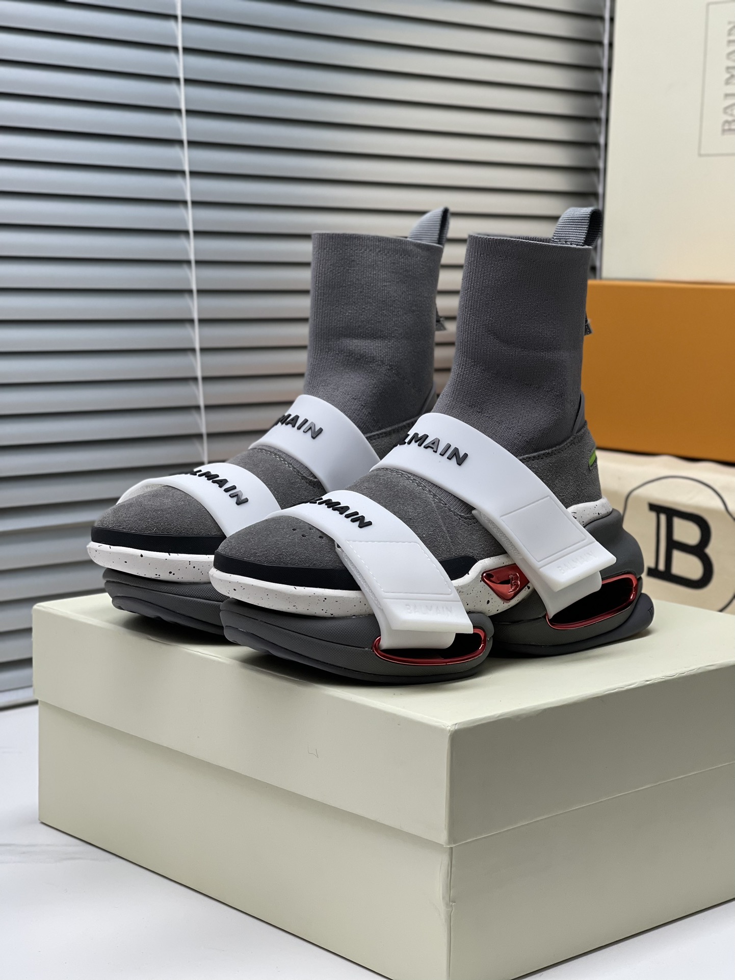Fashion Offer: Balmain’s Top 2023 Edition Shoes for Modern Beauty and Comfort - 图片 1