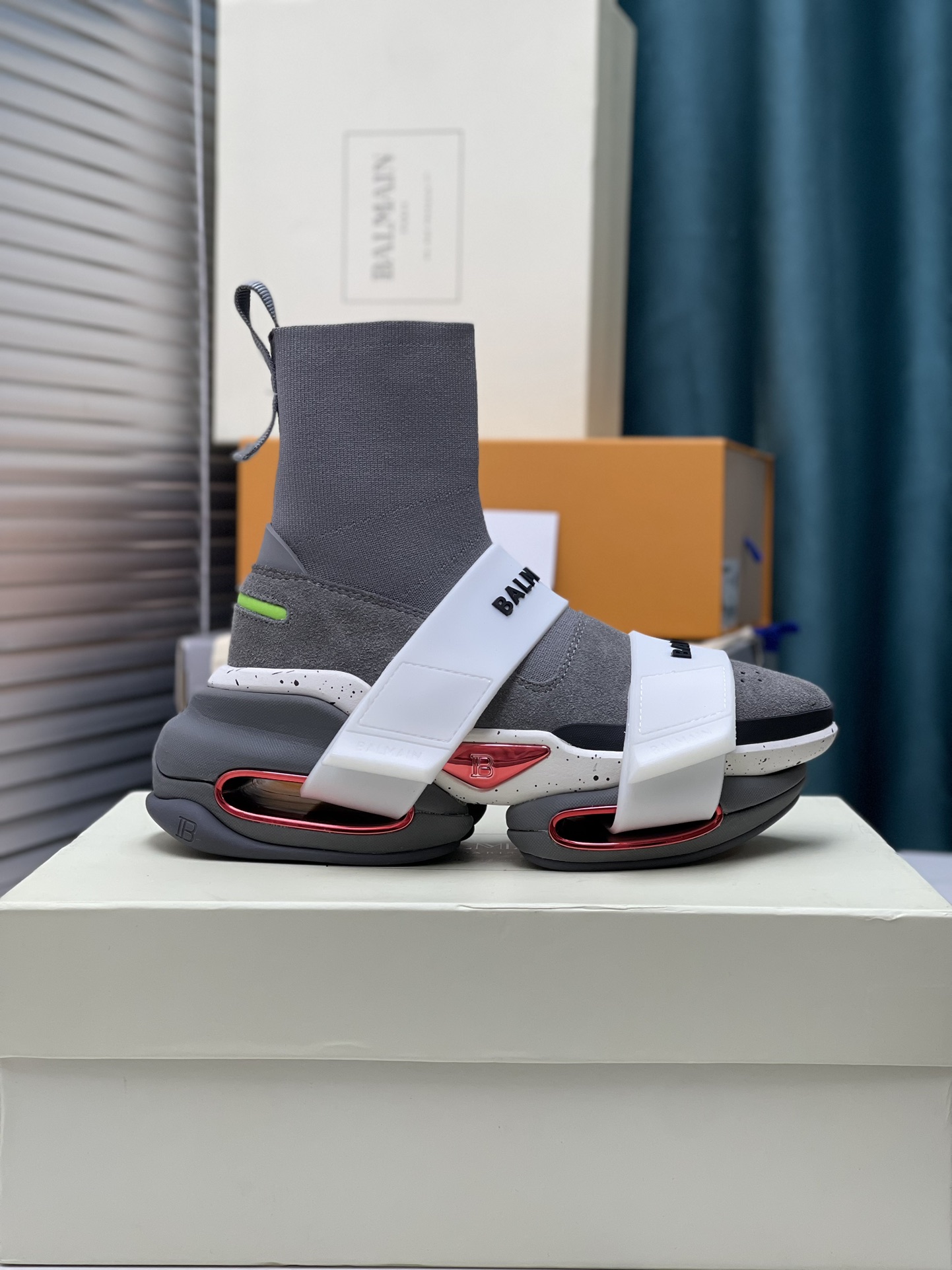 Fashion Offer: Balmain’s Top 2023 Edition Shoes for Modern Beauty and Comfort - 图片 9