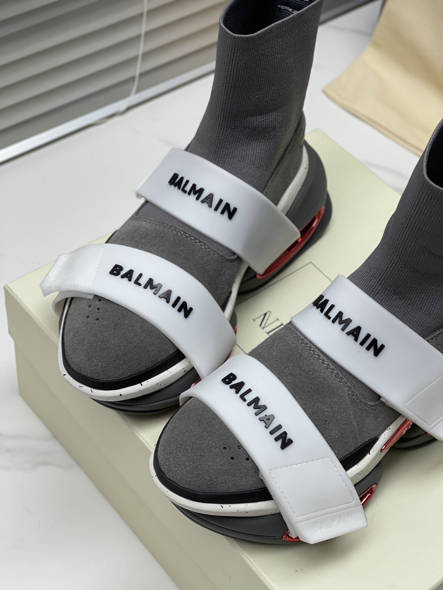 Fashion Offer: Balmain’s Top 2023 Edition Shoes for Modern Beauty and Comfort - 图片 6