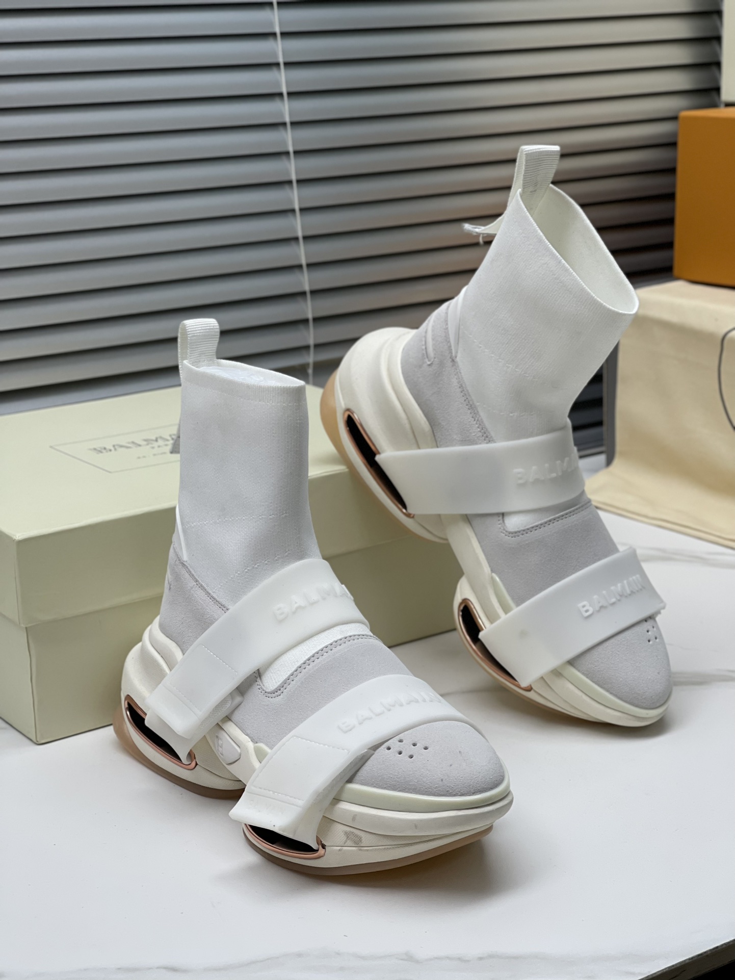 Balmain’s Top 2023 Edition: Super-Cool Shoes for Modern Fashionistas - 图片 3