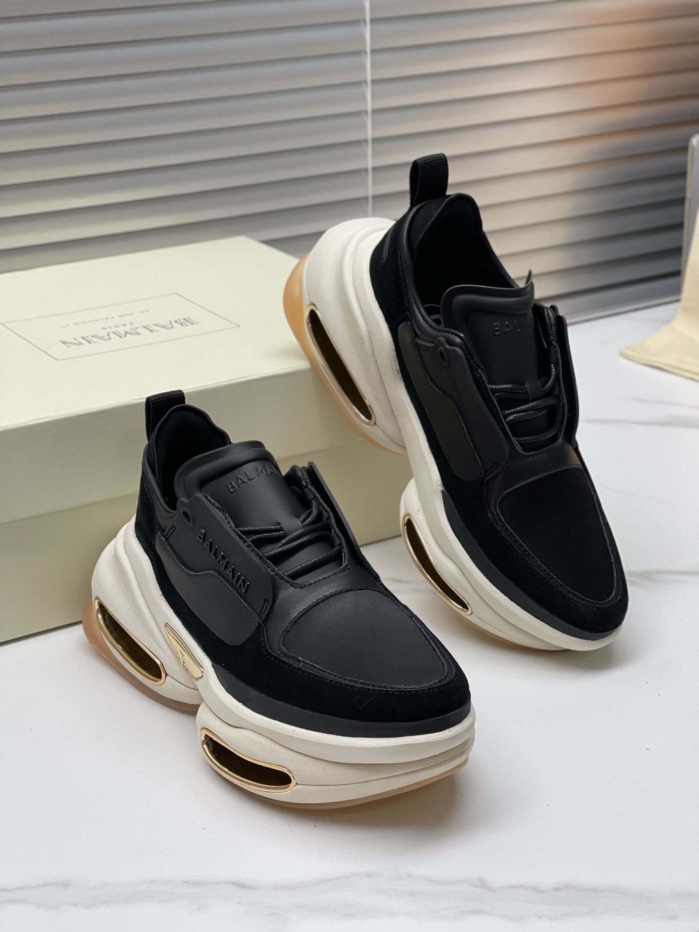 Exclusive Offer: Balmain’s Top 2023 Edition for 1,100 Fashionable Couples - 图片 3