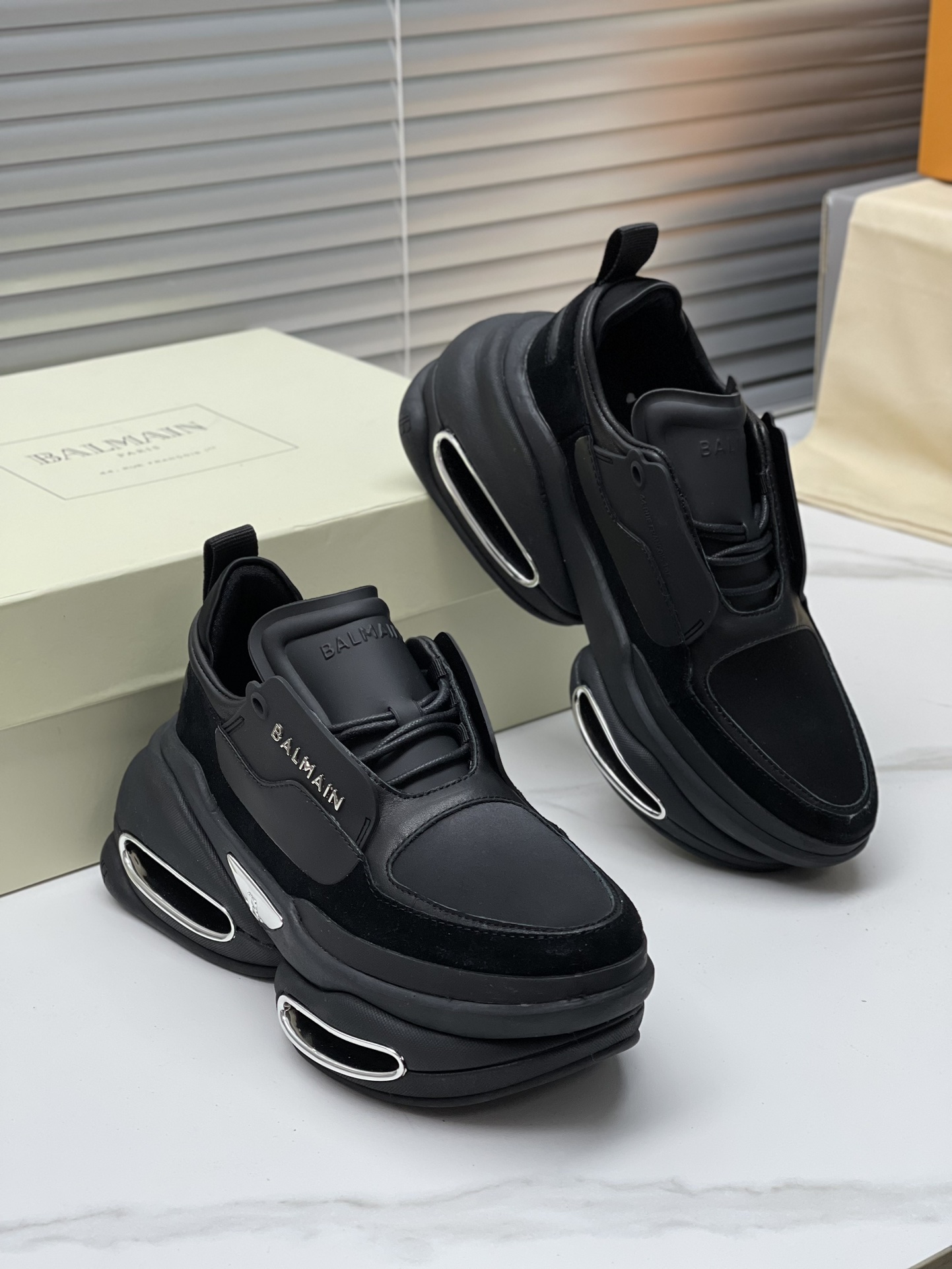 Exclusive Offer: Top Balmain 2023 Edition Shoes for 1,100 Couples - 图片 3