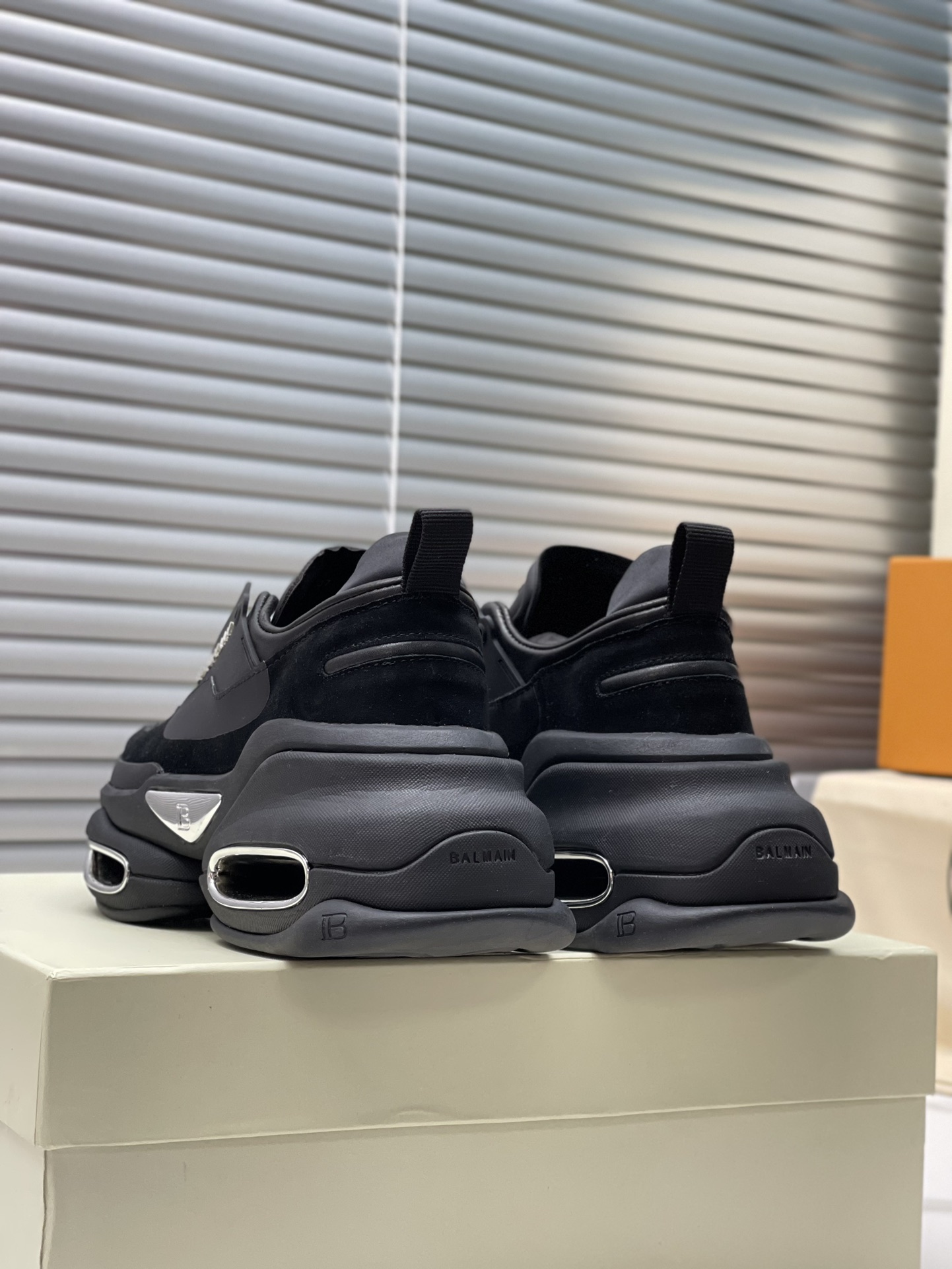 Exclusive Offer: Top Balmain 2023 Edition Shoes for 1,100 Couples - 图片 8