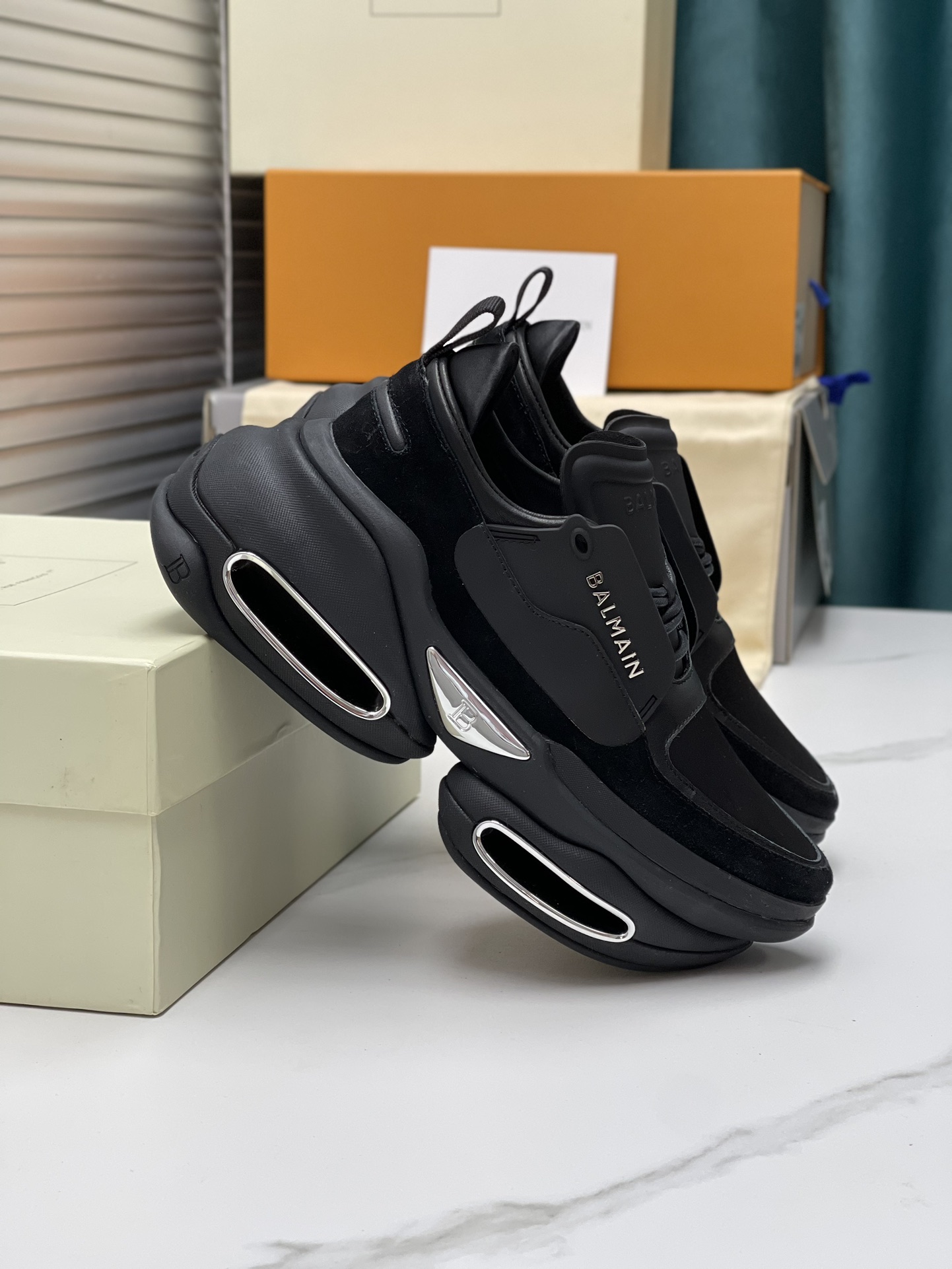 Exclusive Offer: Top Balmain 2023 Edition Shoes for 1,100 Couples - 图片 2