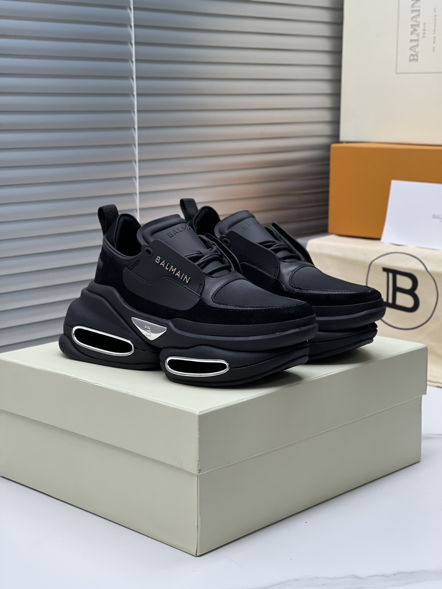Exclusive Offer: Top Balmain 2023 Edition Shoes for 1,100 Couples - 图片 5