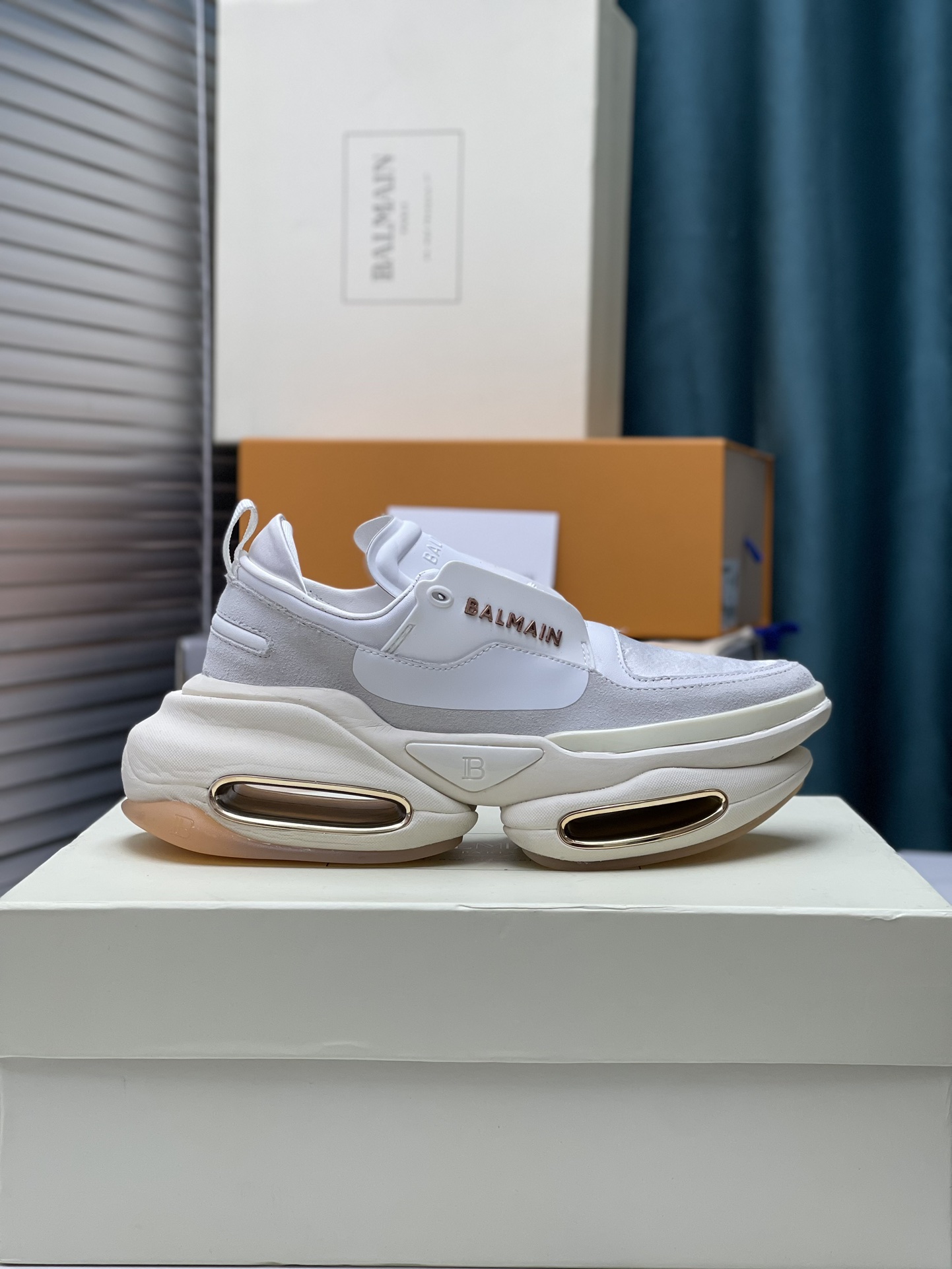 Exclusive Offer: Balmain’s Top 2023 Edition Shoes for 1,100 Fashionable Couples - 图片 8