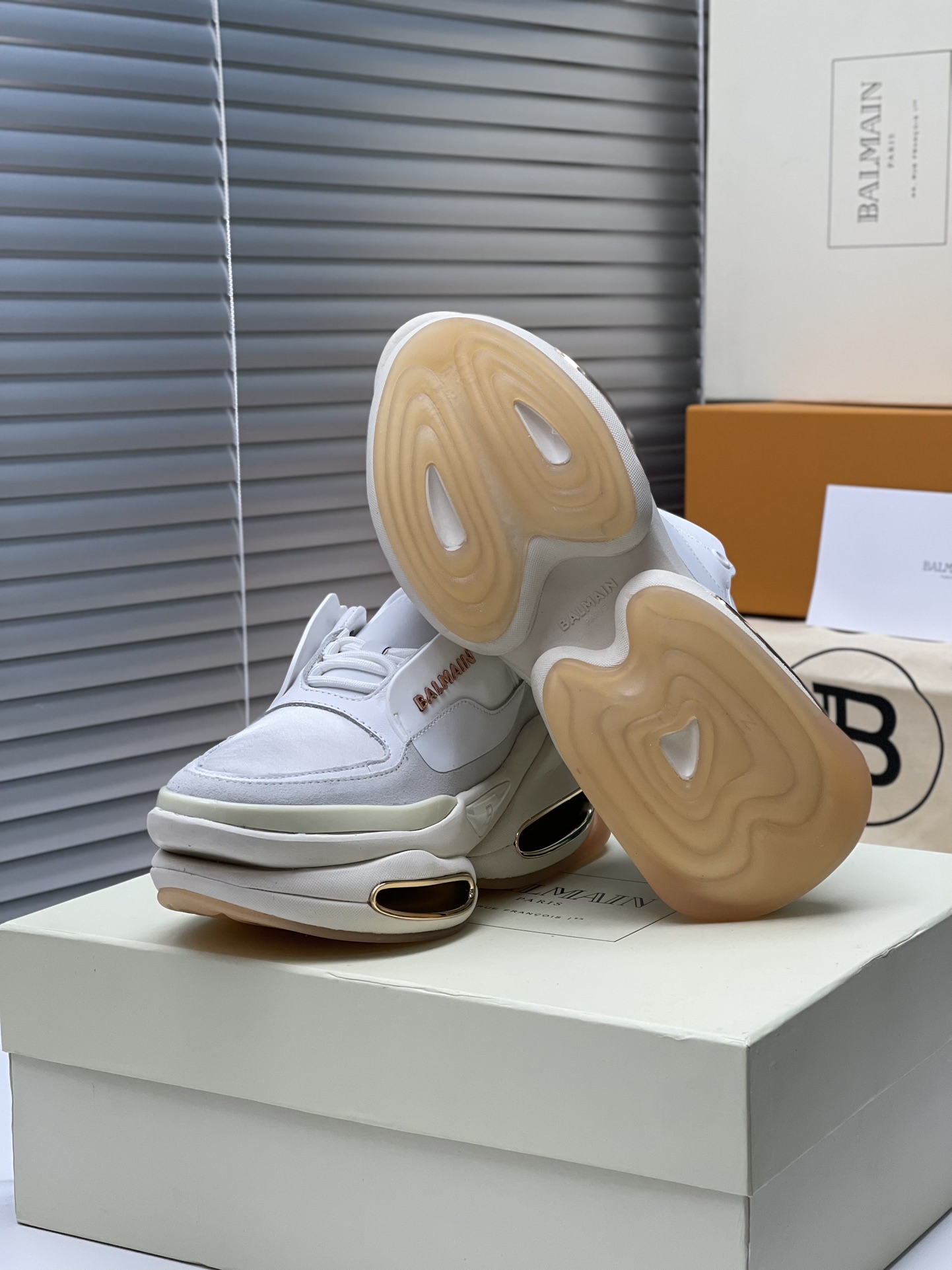 Exclusive Offer: Balmain’s Top 2023 Edition Shoes for 1,100 Fashionable Couples - 图片 5