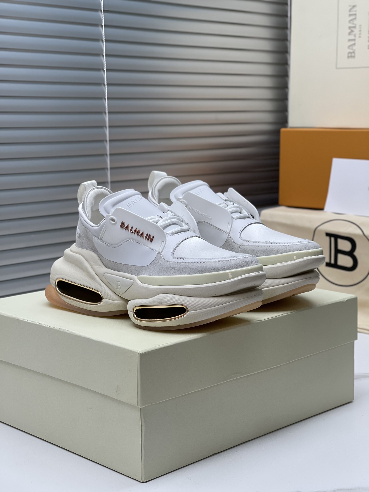 Exclusive Offer: Balmain’s Top 2023 Edition Shoes for 1,100 Fashionable Couples - 图片 6