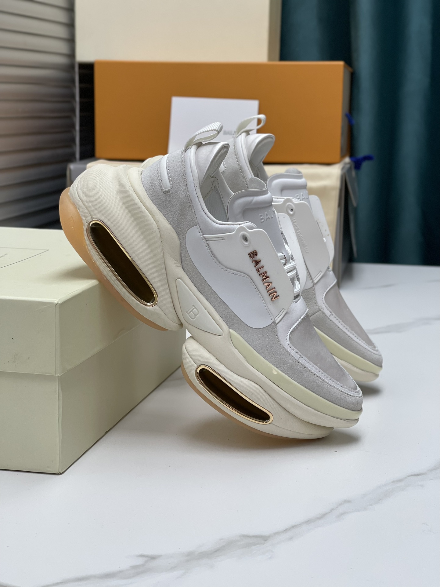 Exclusive Offer: Balmain’s Top 2023 Edition Shoes for 1,100 Fashionable Couples - 图片 2