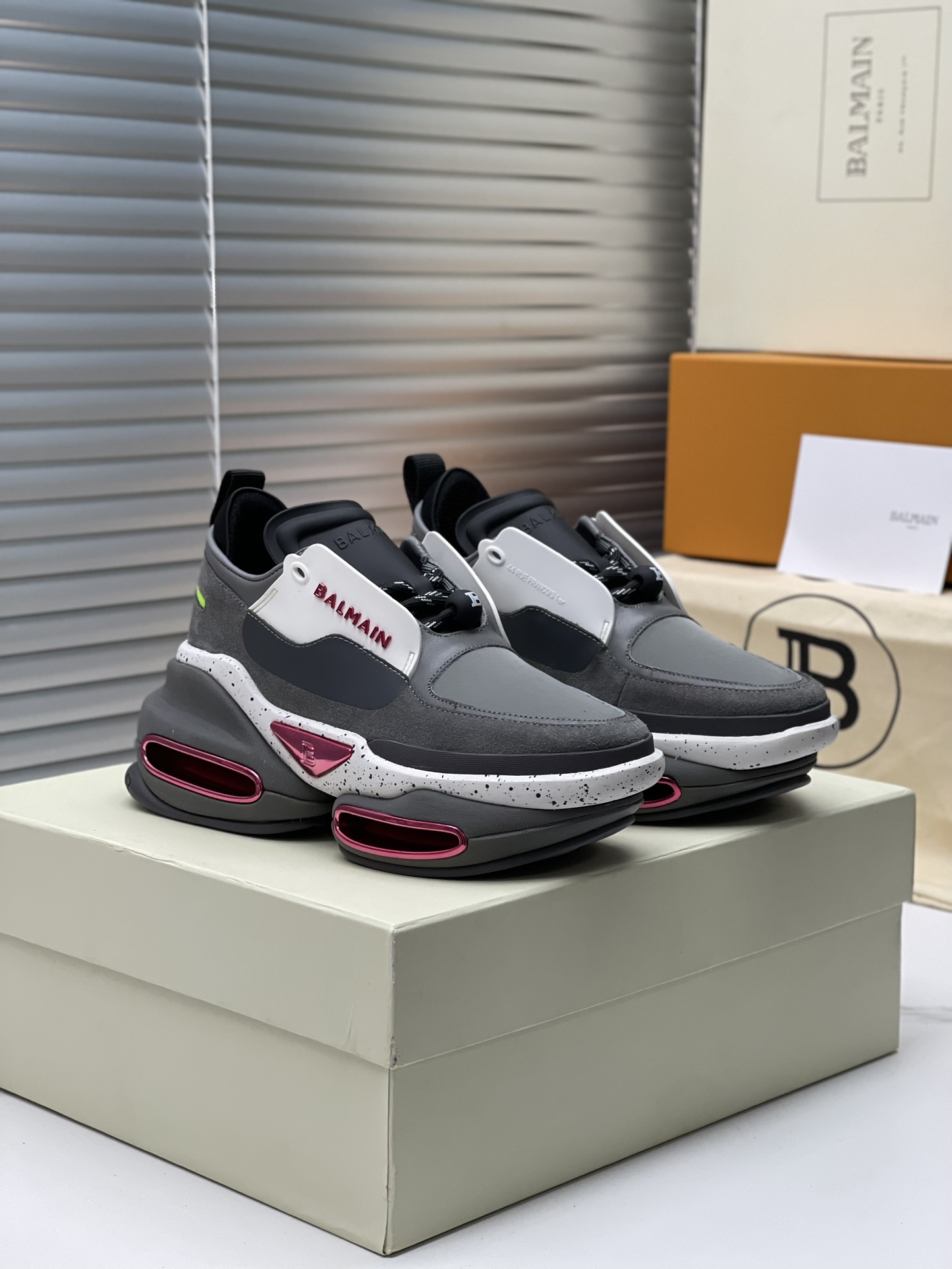 Exclusive Balmain Edition Shoes for Fashionable Couples: Top 2023 Designs with Modern Beauty - 图片 6