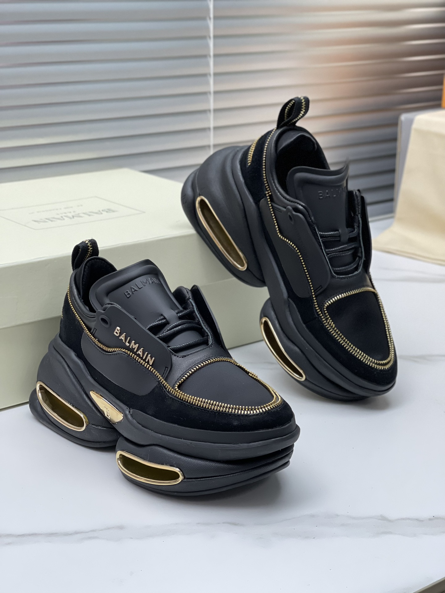 Exclusive Offer: Balmain’s Top 2023 Edition for 1,100 Couples - 图片 3