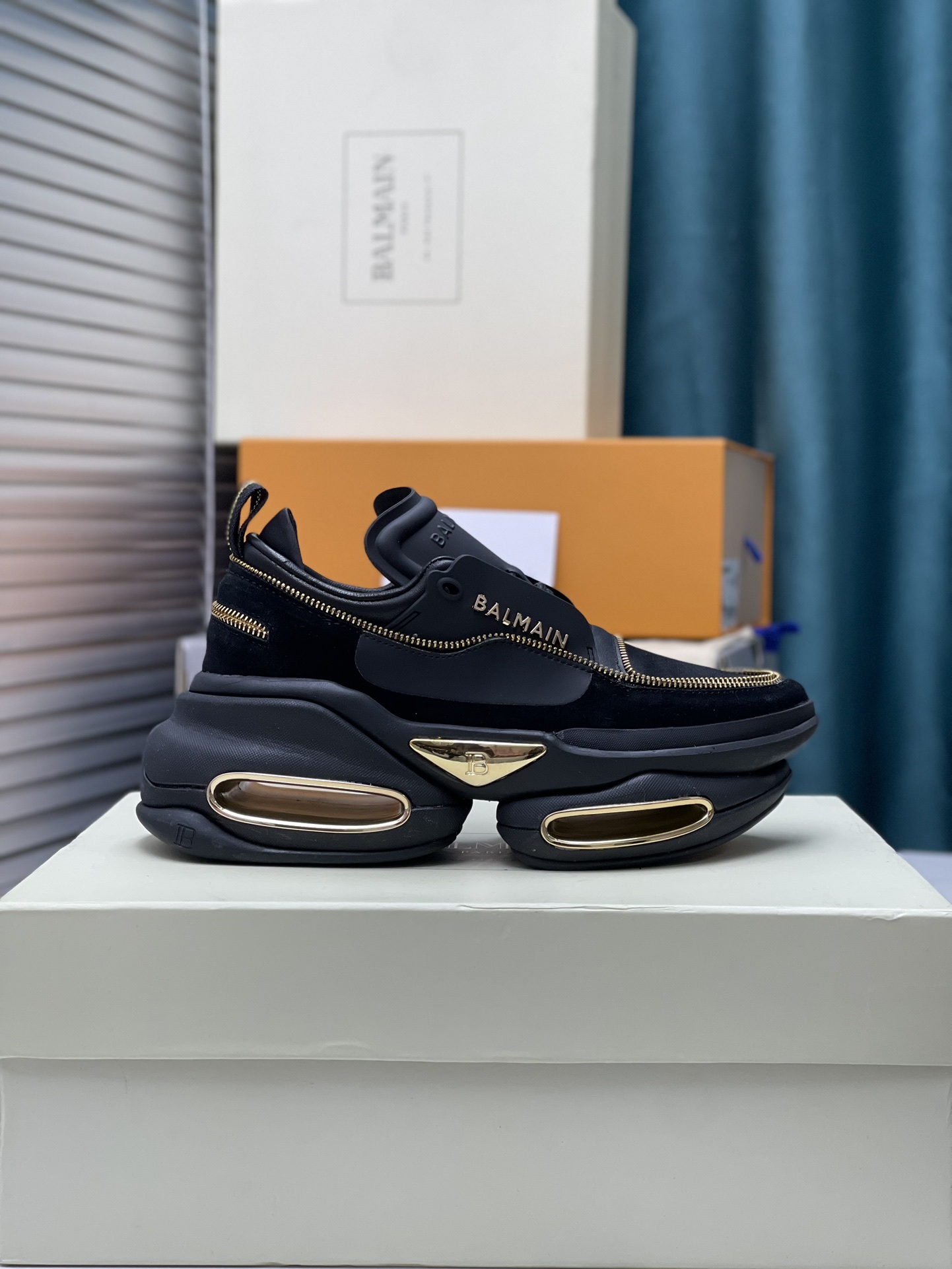 Exclusive Offer: Balmain’s Top 2023 Edition for 1,100 Couples - 图片 9