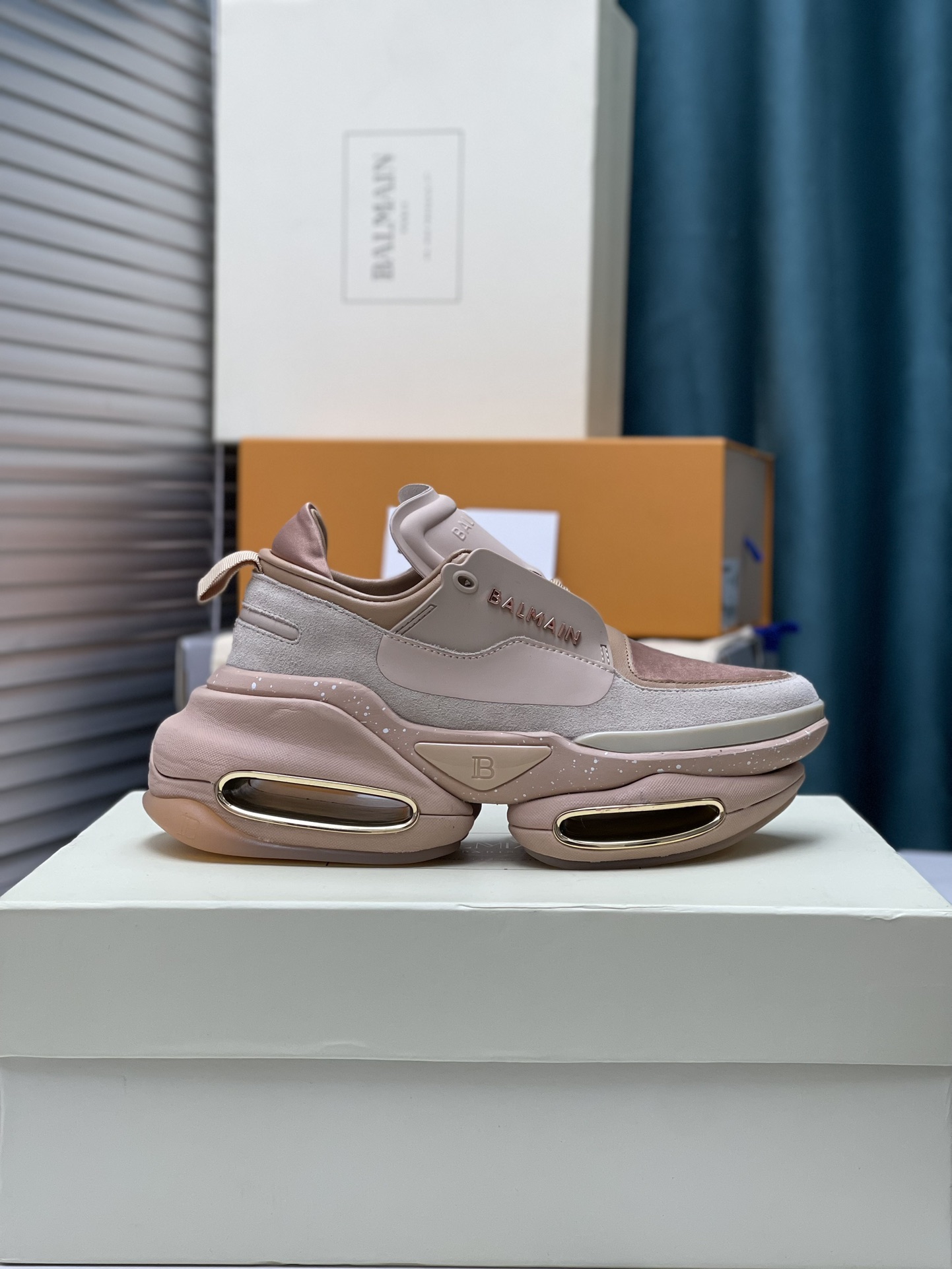 “Exclusive Offer: Top Balmain 2023 Edition Shoes for 1,100 Couples” - 图片 9