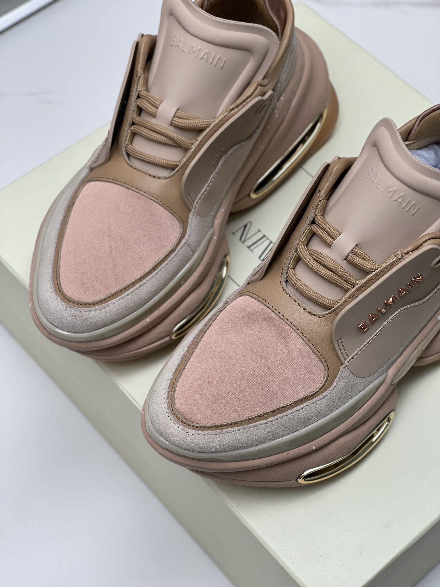“Exclusive Offer: Top Balmain 2023 Edition Shoes for 1,100 Couples” - 图片 6