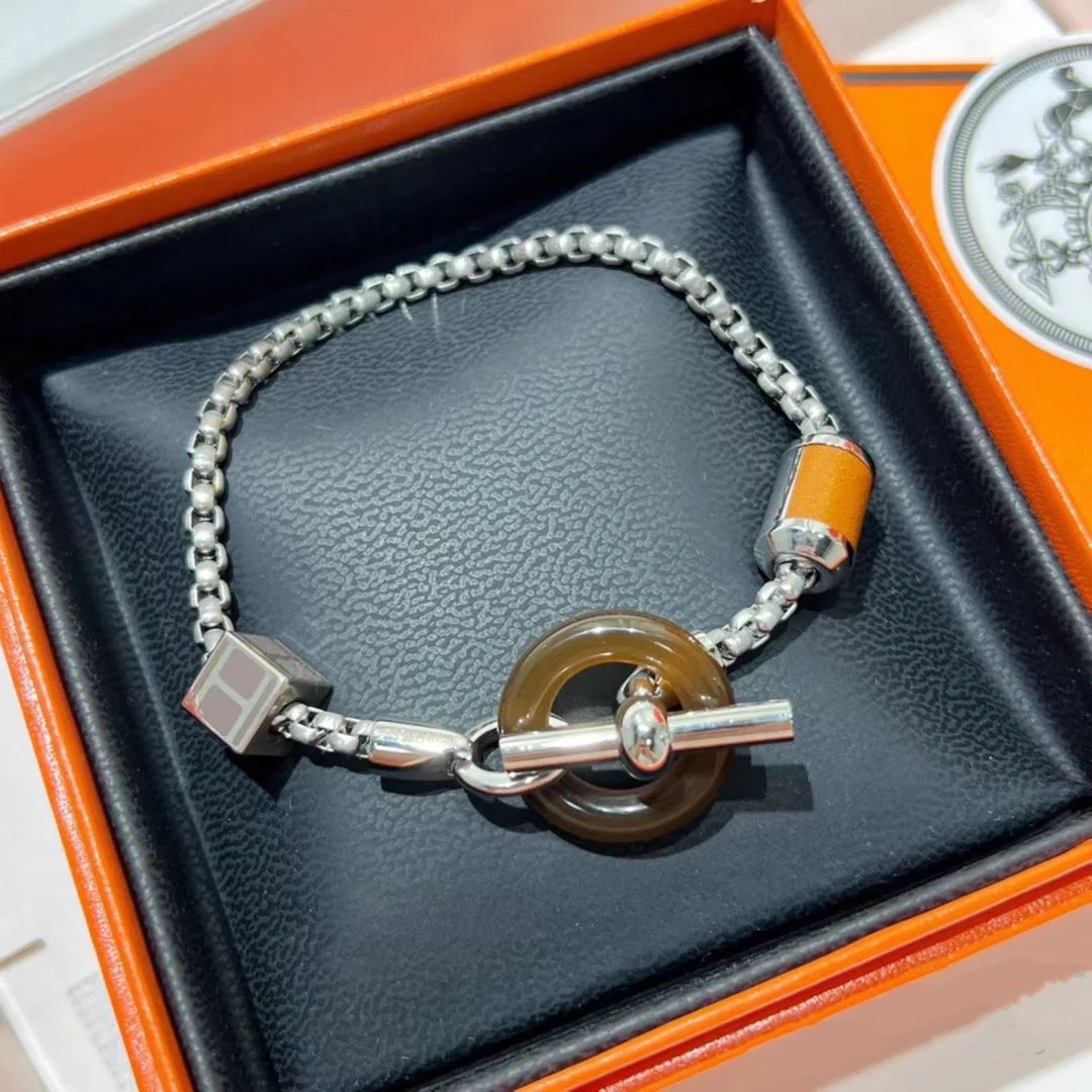 NO:103931,High-end quality counter 1:1,316 steel material Hermes new horn bracelet A new horn bracelet meIi meIo, the real thing is very beautiful and versatile, Hermes bracelet, hermes, bracelet19860909高端质量专柜1:1,316钢材质 爱马仕新款牛角手链 一个新的牛角手链meIi meIo,实物非常好看百搭,爱马仕手链,hermes,bracelet,Jewelry