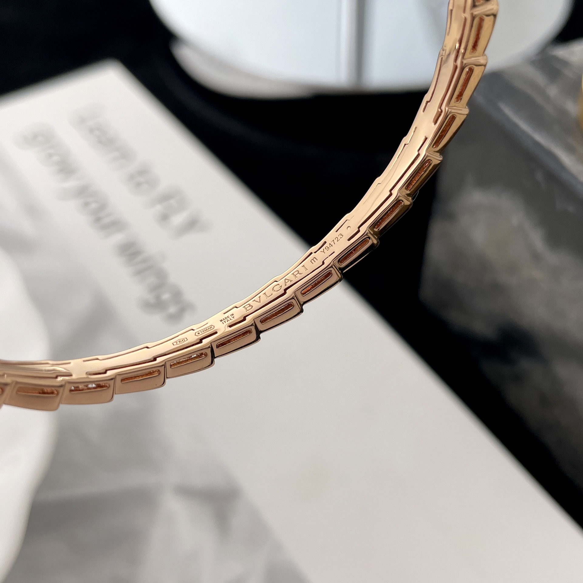 Luxurious Serpenti Viper Snake Bracelets: Elegant and Expensive Women’s Party Essential. - 图片 8