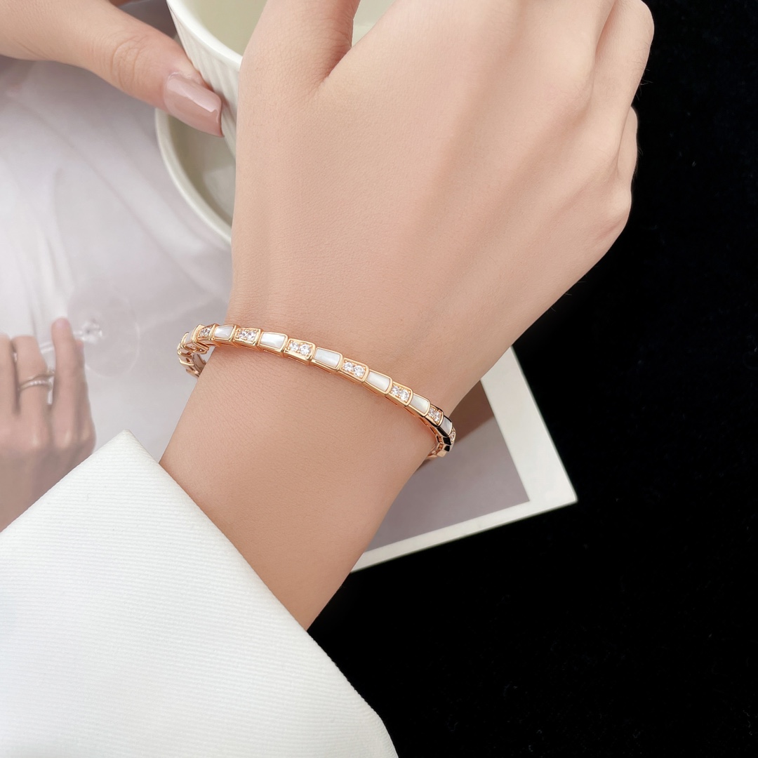 Luxurious Serpenti Viper Snake Bracelets: Elegant and Expensive Women’s Party Essential. - 图片 9