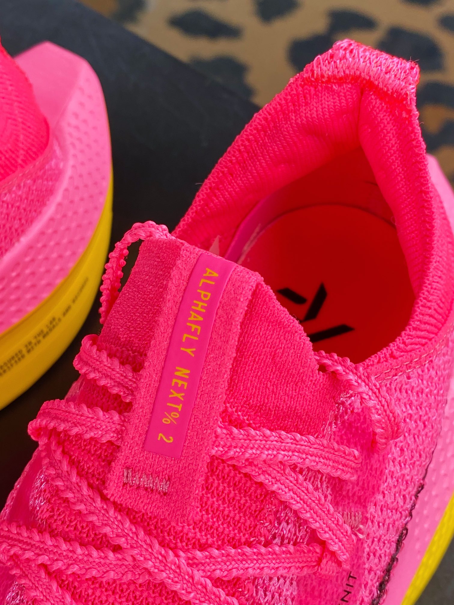 280 Air ZoomX AlphaFly NEXT% 2”Pink Colour/Black/Yellow”阿尔法2代DV9422-120