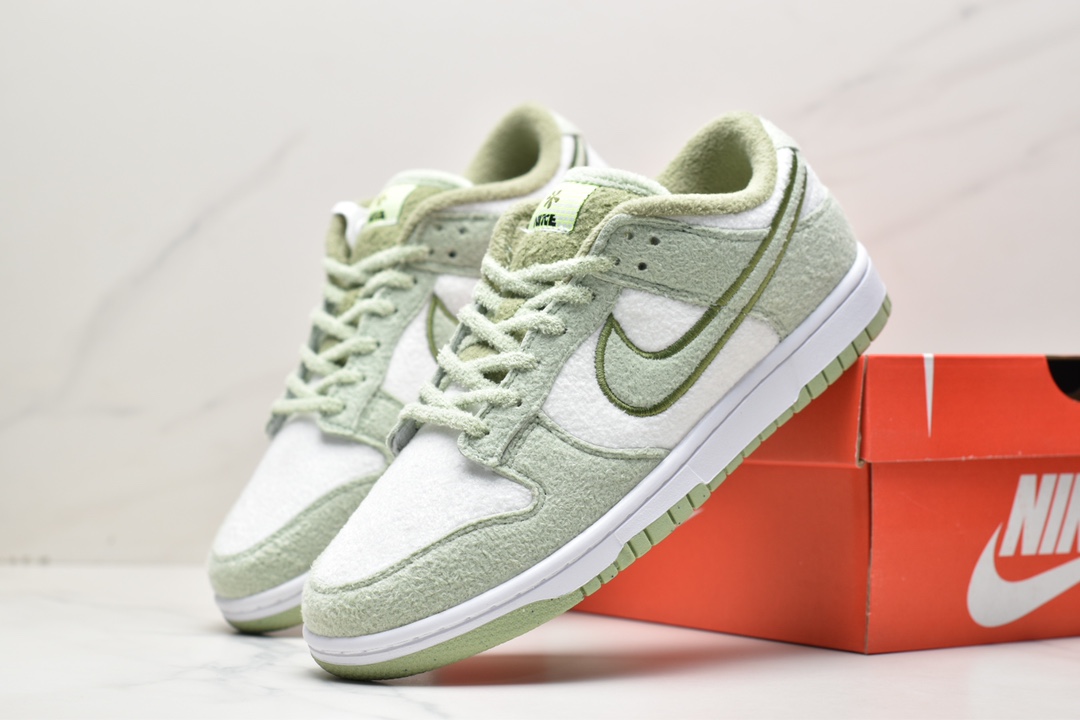 200 Dunk Low “Fleece” 白绿羊绒采用蓬松DQ7579-300
