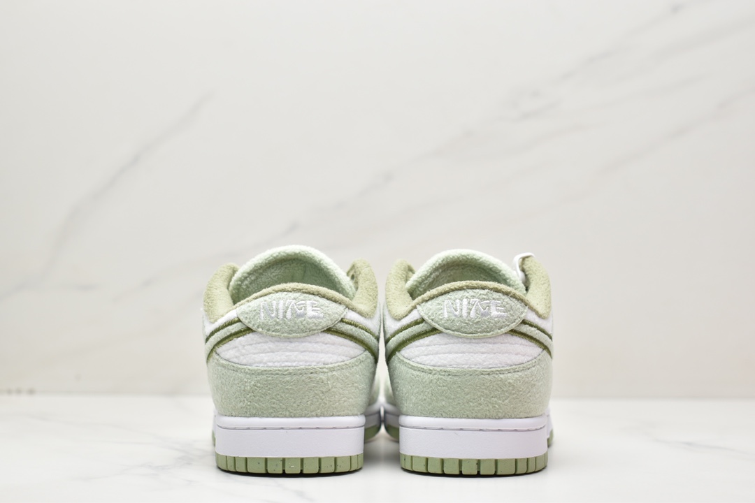 200 Dunk Low “Fleece” 白绿羊绒采用蓬松DQ7579-300