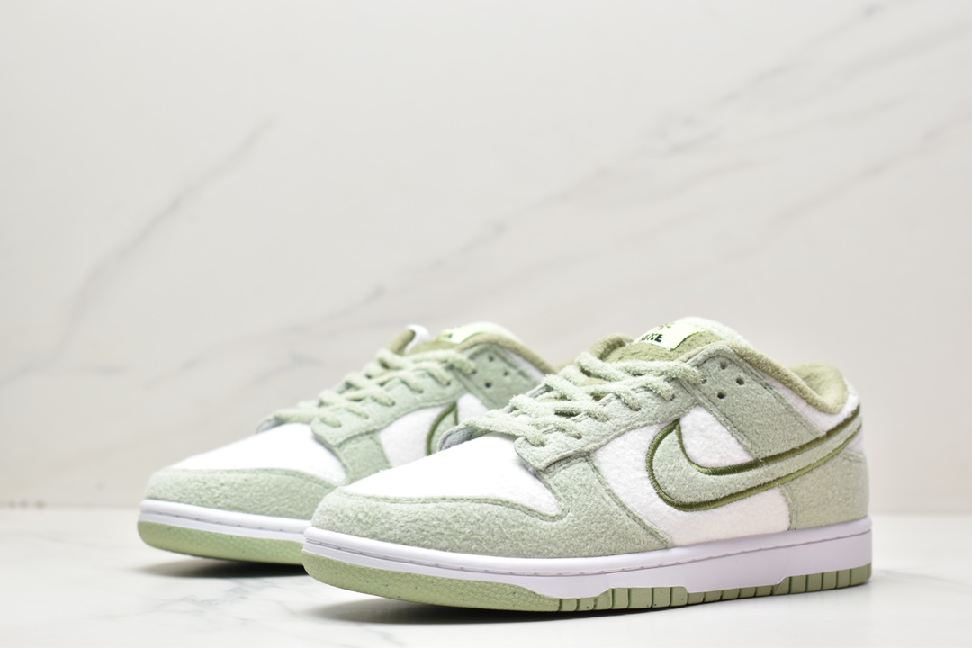 200 Dunk Low “Fleece” 白绿羊绒采用蓬松DQ7579-300