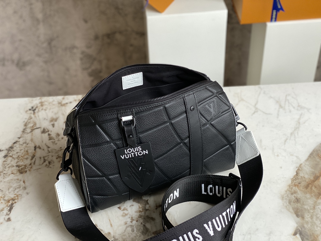 出厂 顶级 M21543黑色 男包枕头包系列 CITY KEEPALL 手袋 m21543 克色(字母)这款City 8