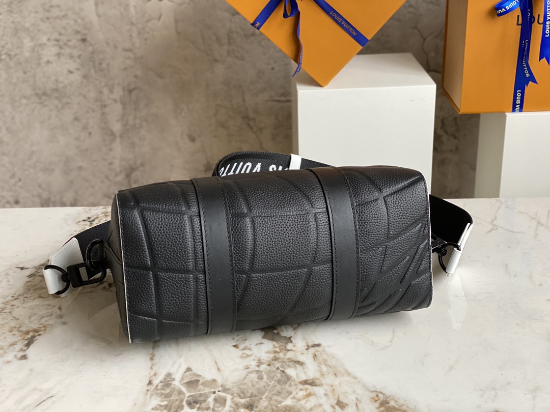 出厂 顶级 M21543黑色 男包枕头包系列 CITY KEEPALL 手袋 m21543 克色(字母)这款City 7