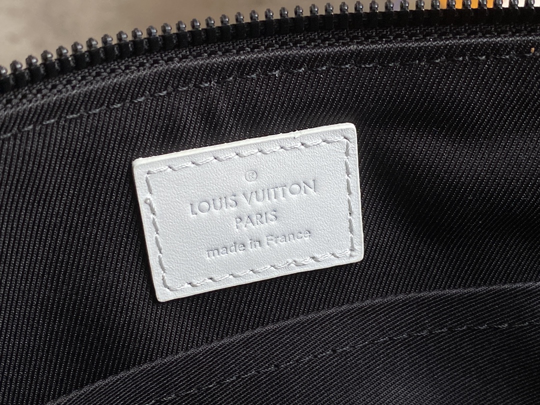 出厂 顶级 M21543黑色 男包枕头包系列 CITY KEEPALL 手袋 m21543 克色(字母)这款City 9