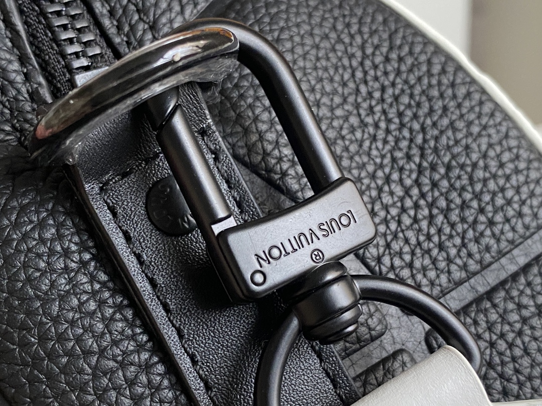 出厂 顶级 M21543黑色 男包枕头包系列 CITY KEEPALL 手袋 m21543 克色(字母)这款City 6