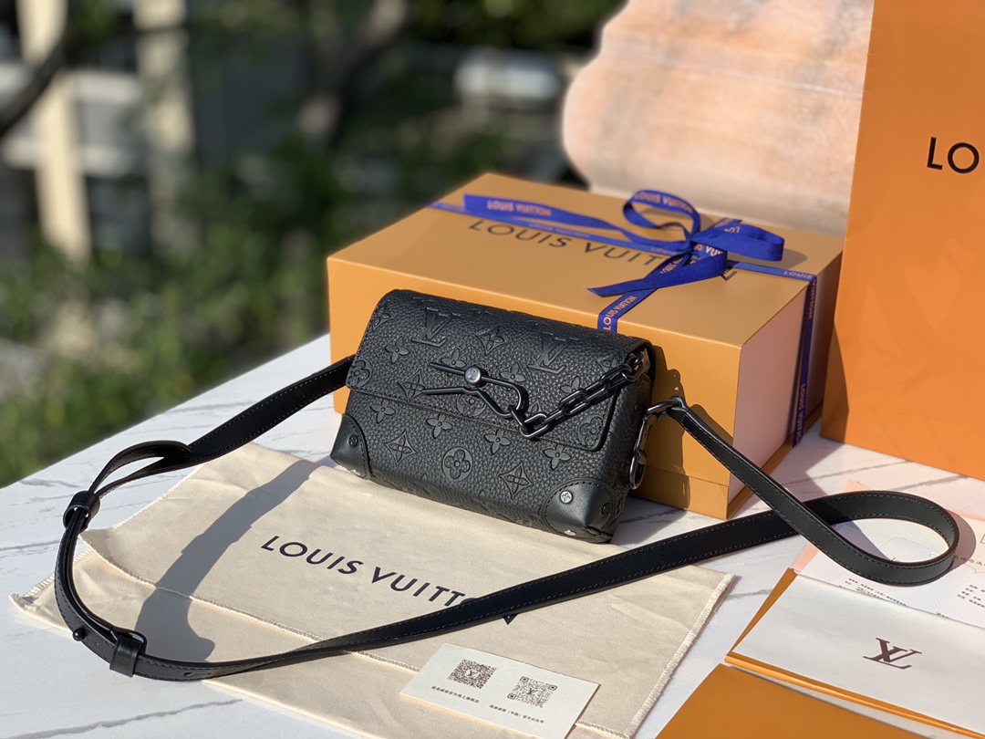 🌼 m81746尺寸18-11-6.5cm上市第一天就卖断货，可想而知这款是多受大众的喜爱，一包难求，L