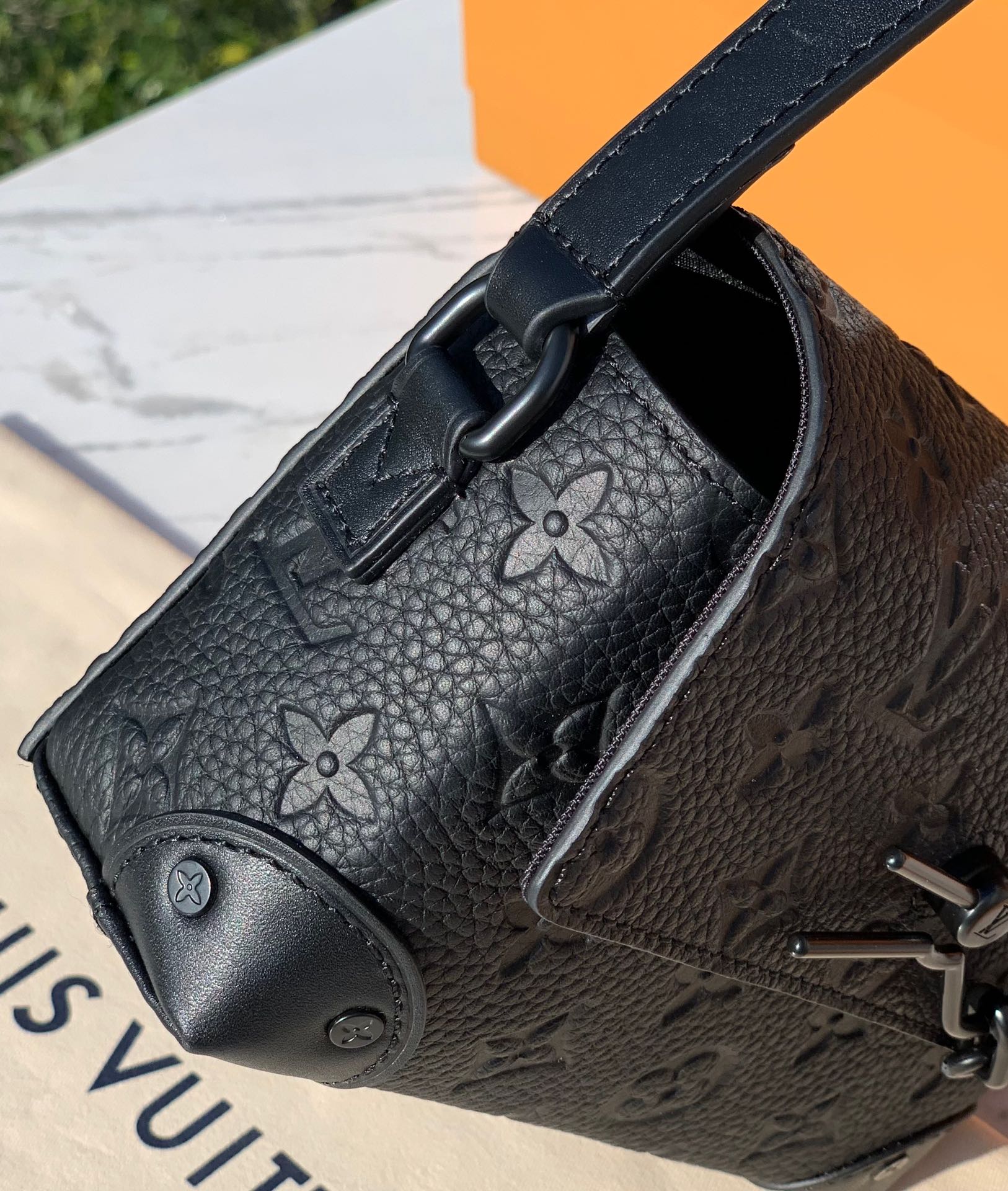 🌼 m81746尺寸18-11-6.5cm上市第一天就卖断货，可想而知这款是多受大众的喜爱，一包难求，L