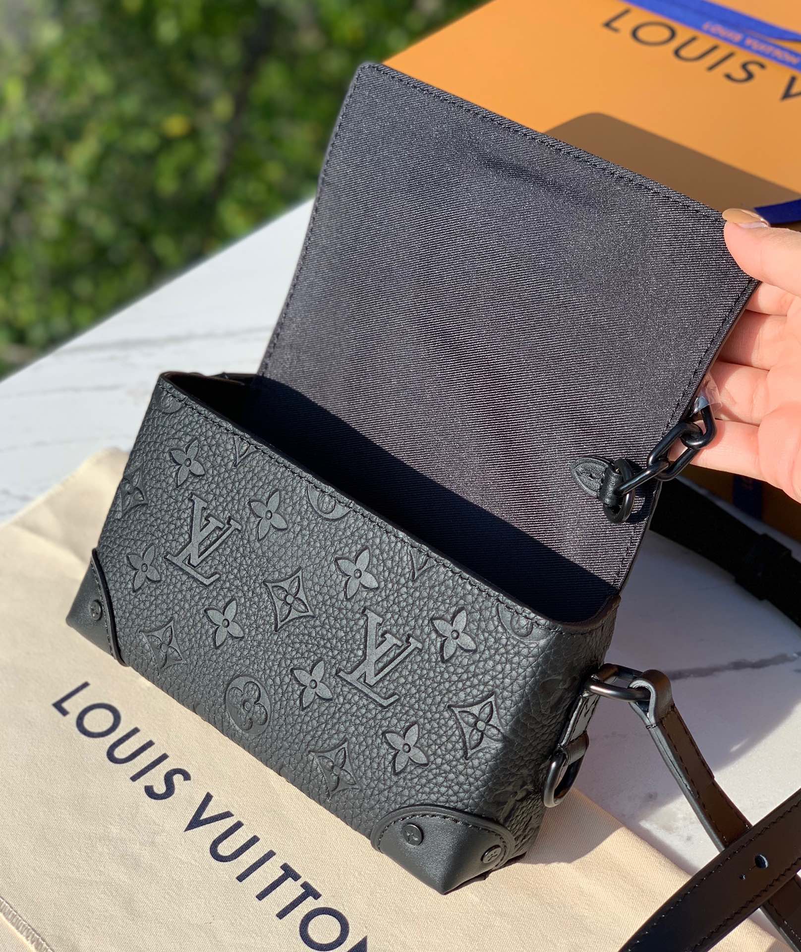 🌼 m81746尺寸18-11-6.5cm上市第一天就卖断货，可想而知这款是多受大众的喜爱，一包难求，L