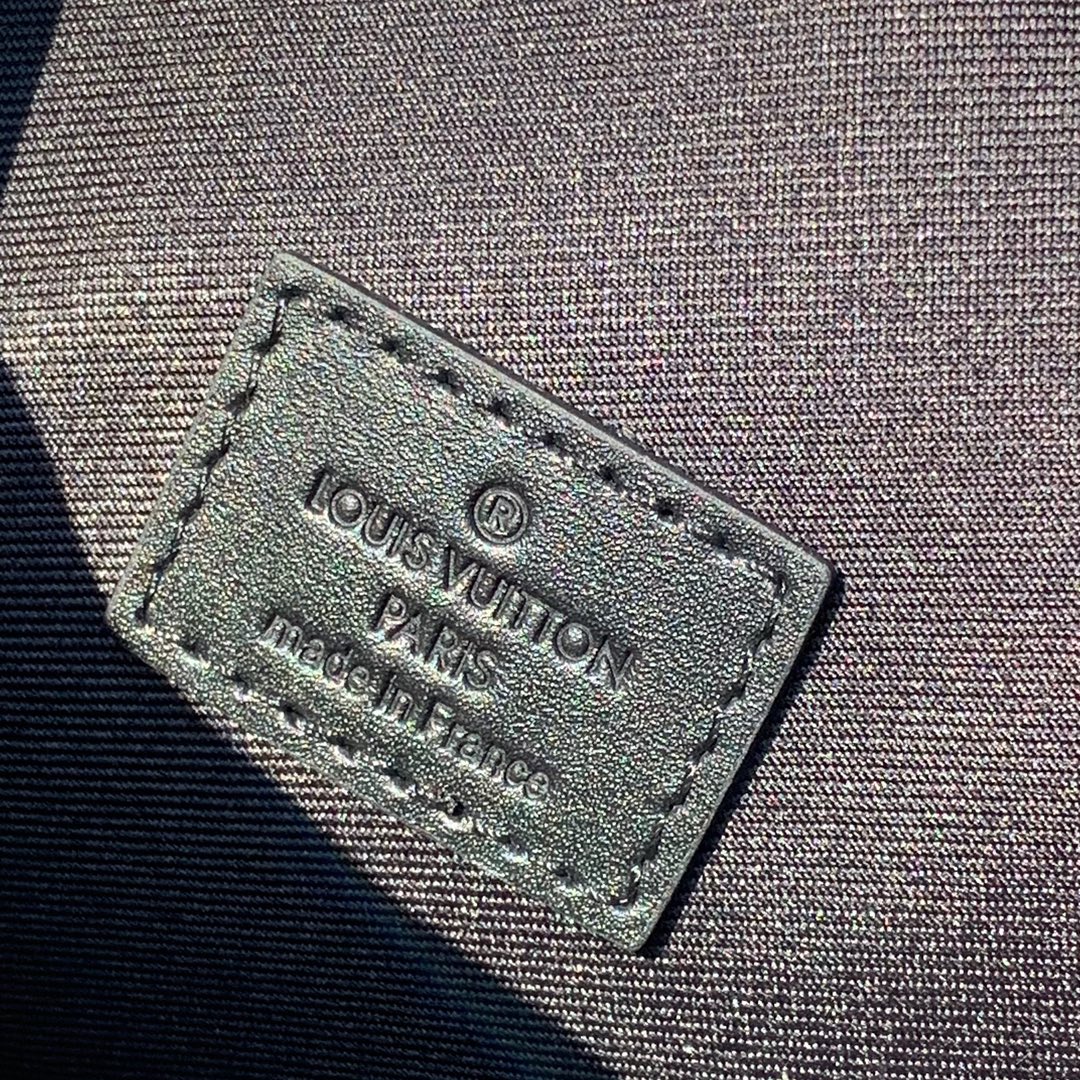 🌼 m81746尺寸18-11-6.5cm上市第一天就卖断货，可想而知这款是多受大众的喜爱，一包难求，L