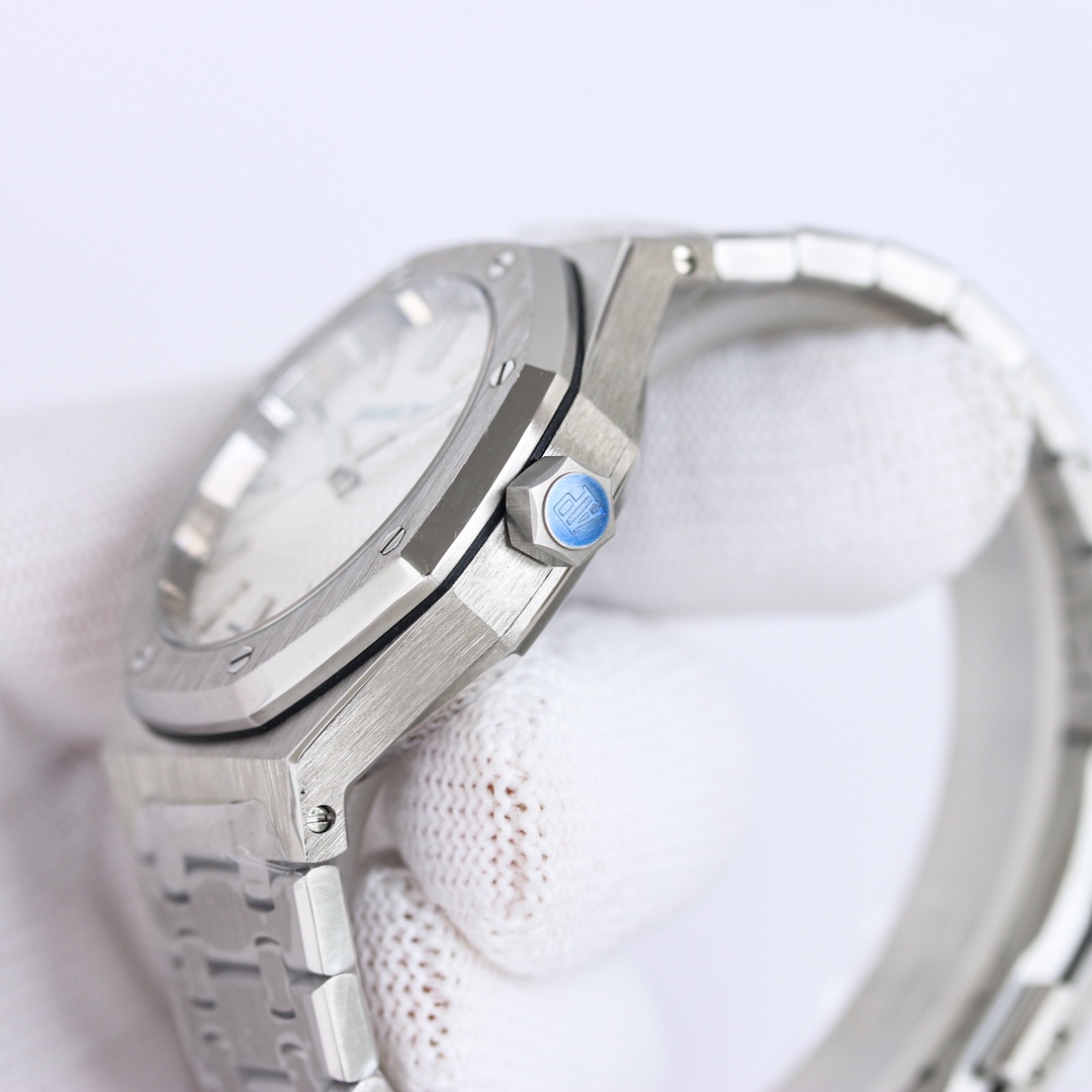 “Review of Audemars Piguet 50th Anniversary Ref. 15550ST Watch with Green Dial” - 图片 7