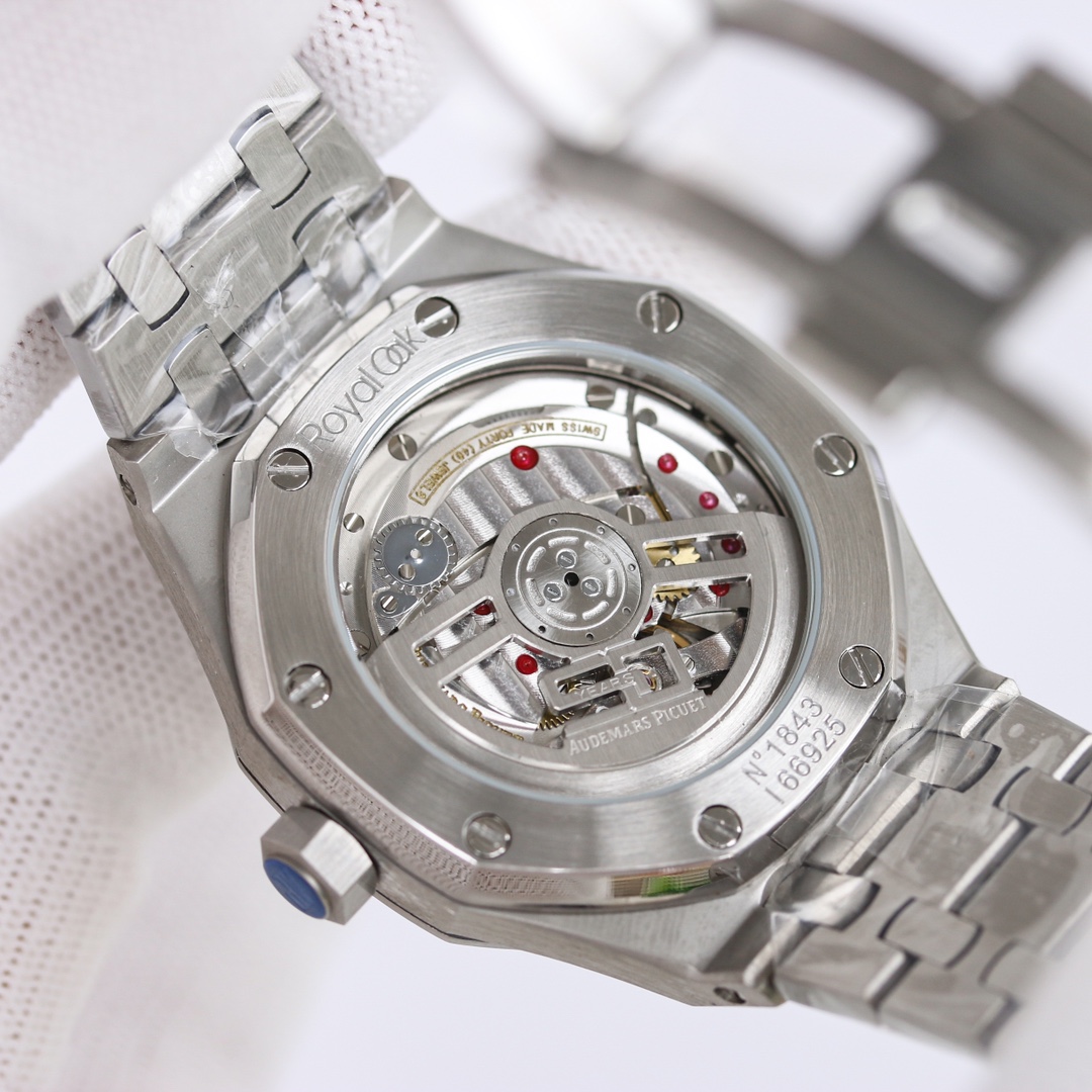 Audemars Piguet 50th Anniversary Ref. 1550STA Green Dial Review and Features - 图片 9